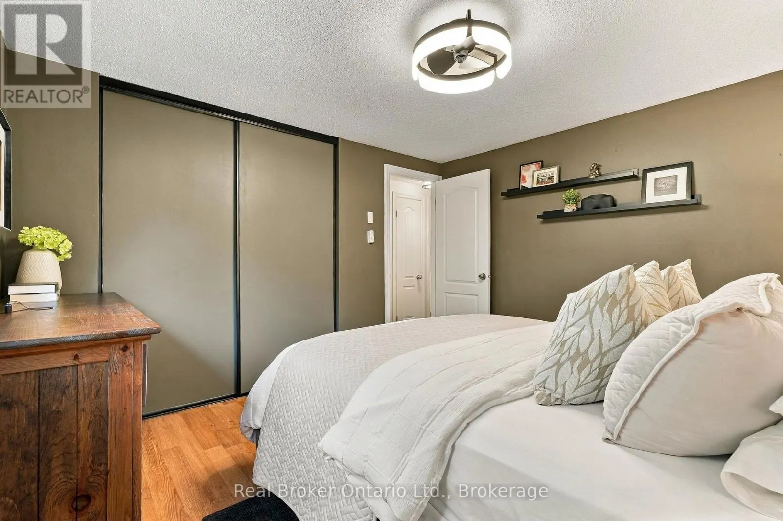 427A DAYNA CRESCENT