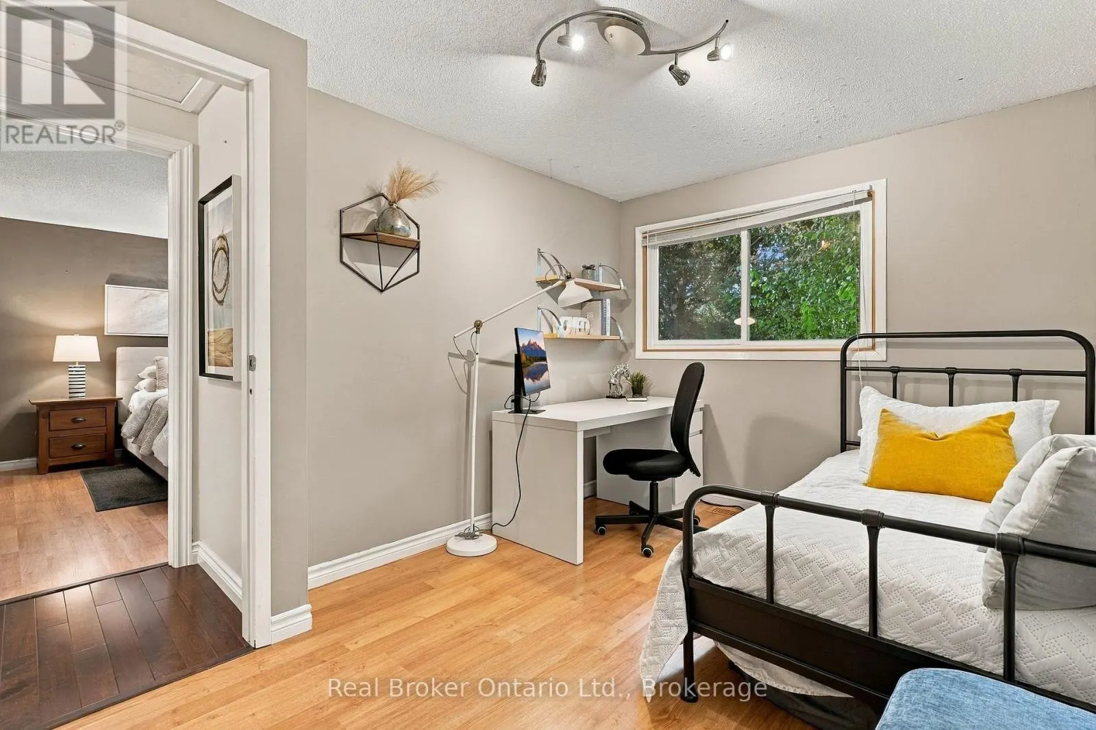 427A DAYNA CRESCENT