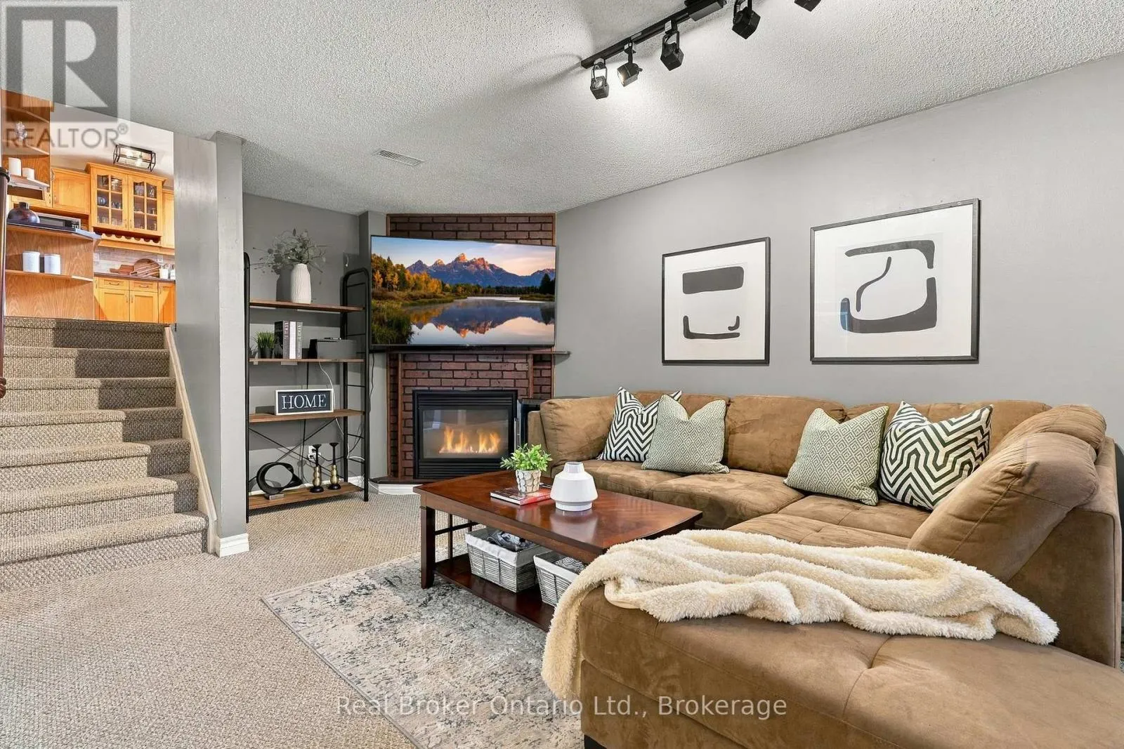 427A DAYNA CRESCENT