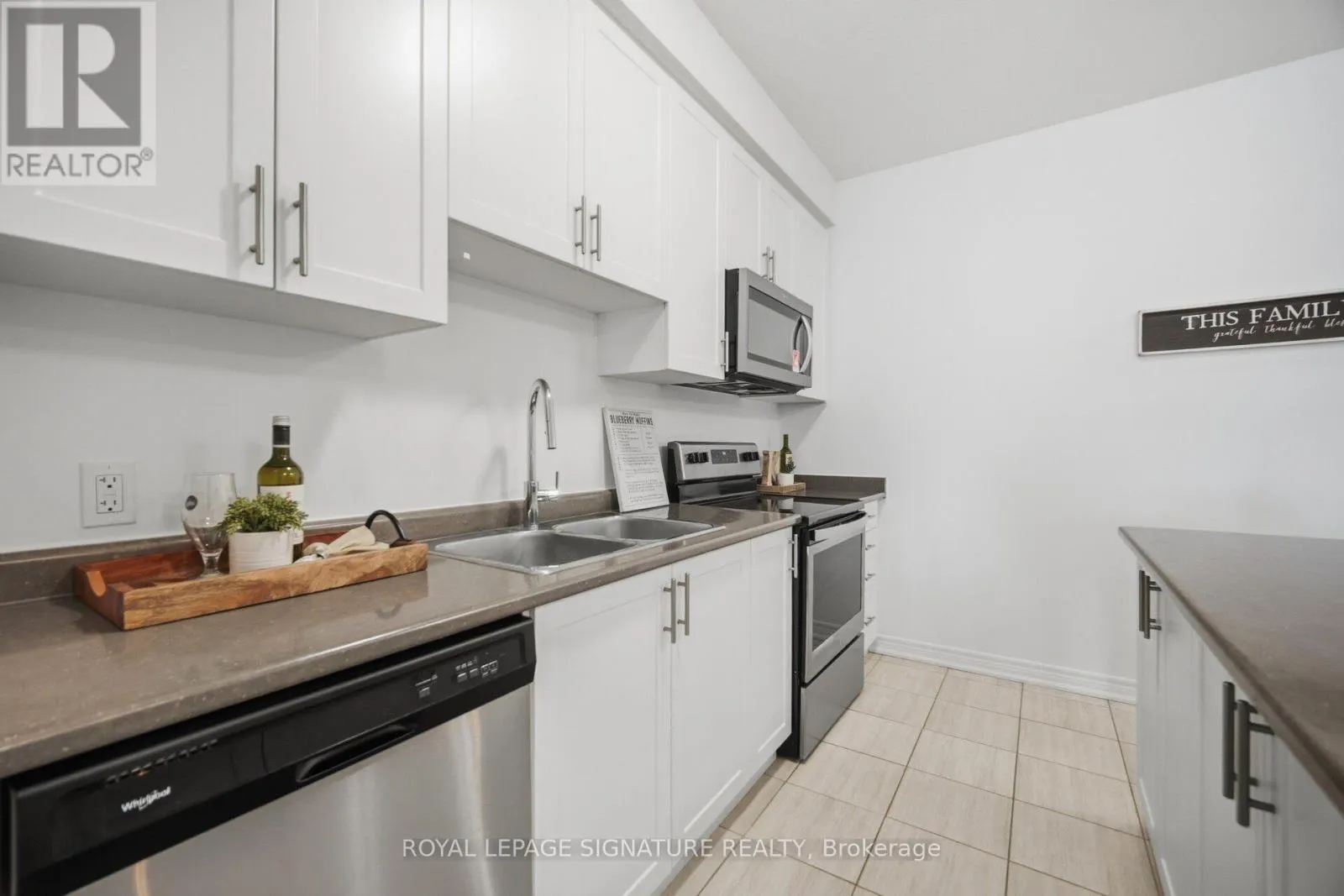 1 RIDGESIDE LANE