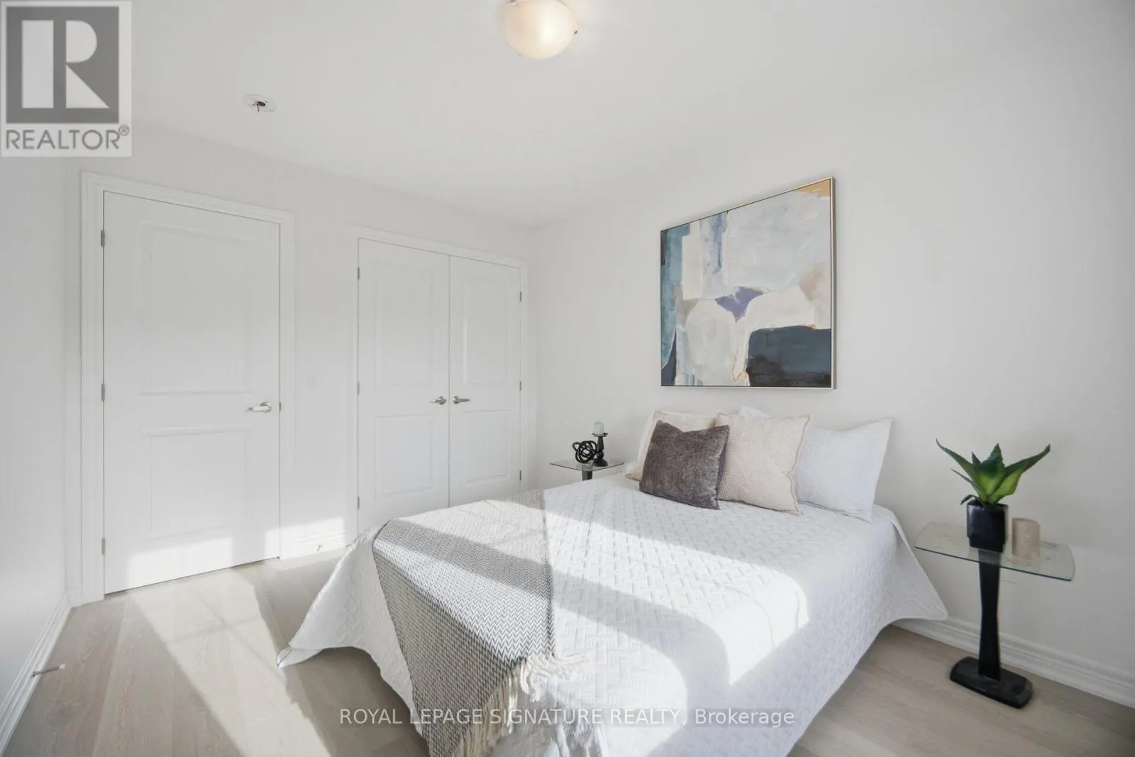1 RIDGESIDE LANE
