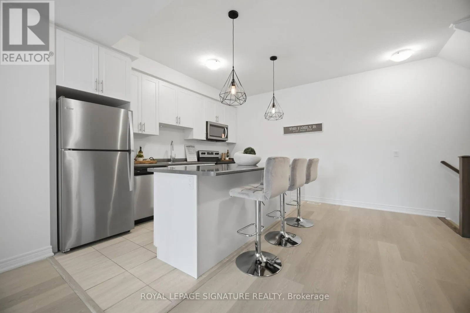 1 RIDGESIDE LANE