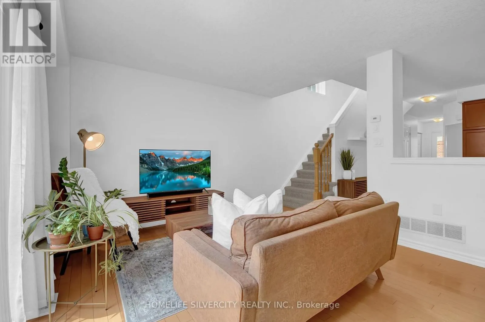 45 - 1059 WHETHERFIELD STREET N