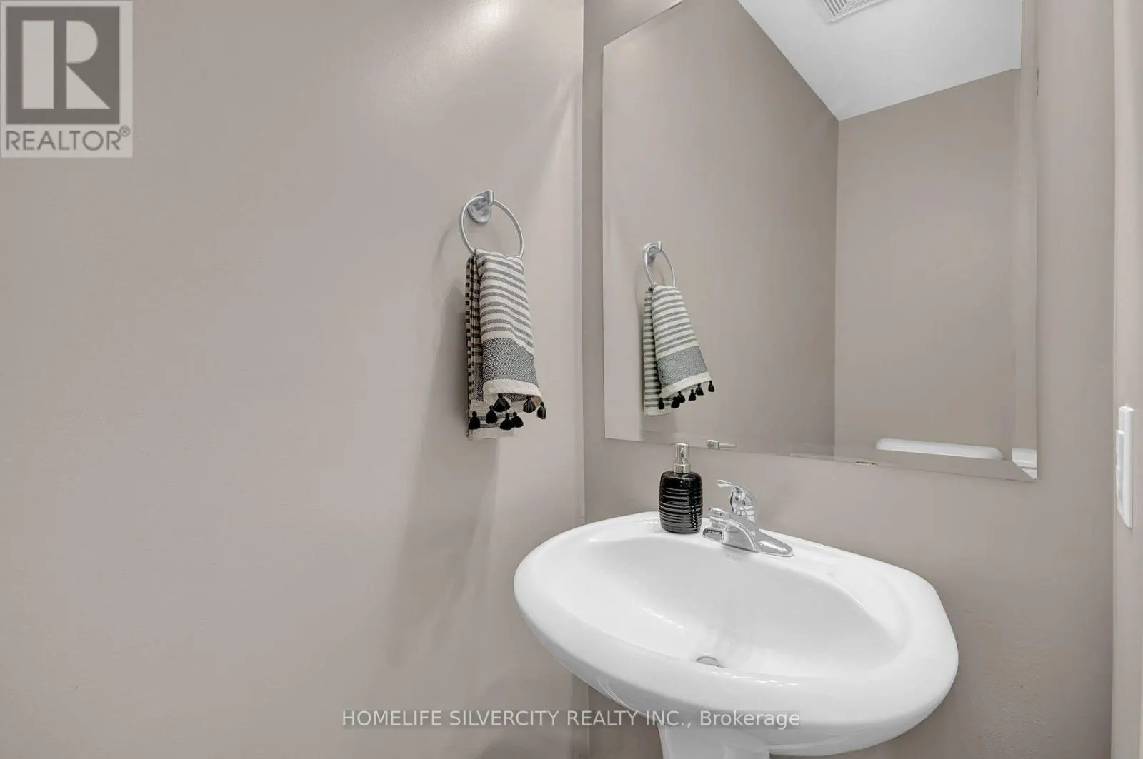 45 - 1059 WHETHERFIELD STREET N