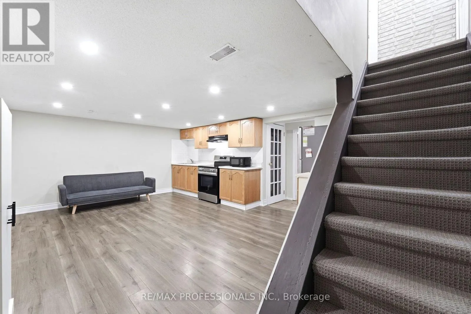 46 LILACSIDE DRIVE