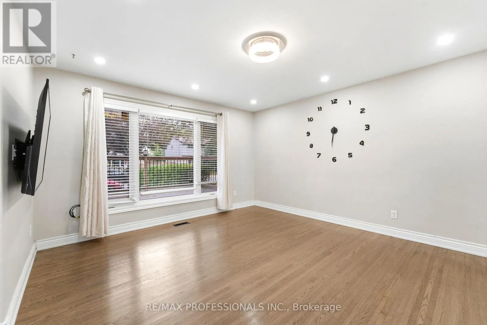 46 LILACSIDE DRIVE