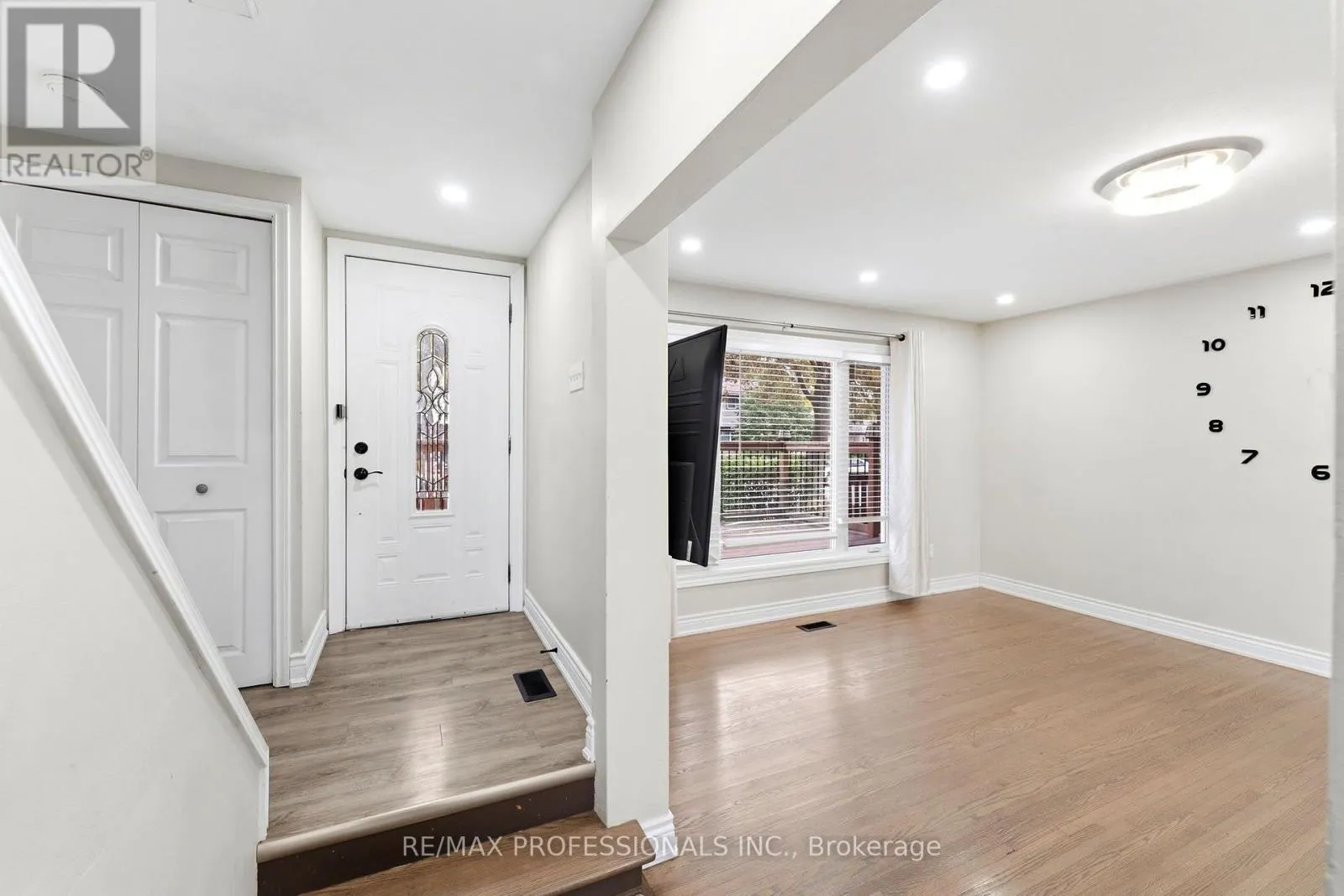 46 LILACSIDE DRIVE