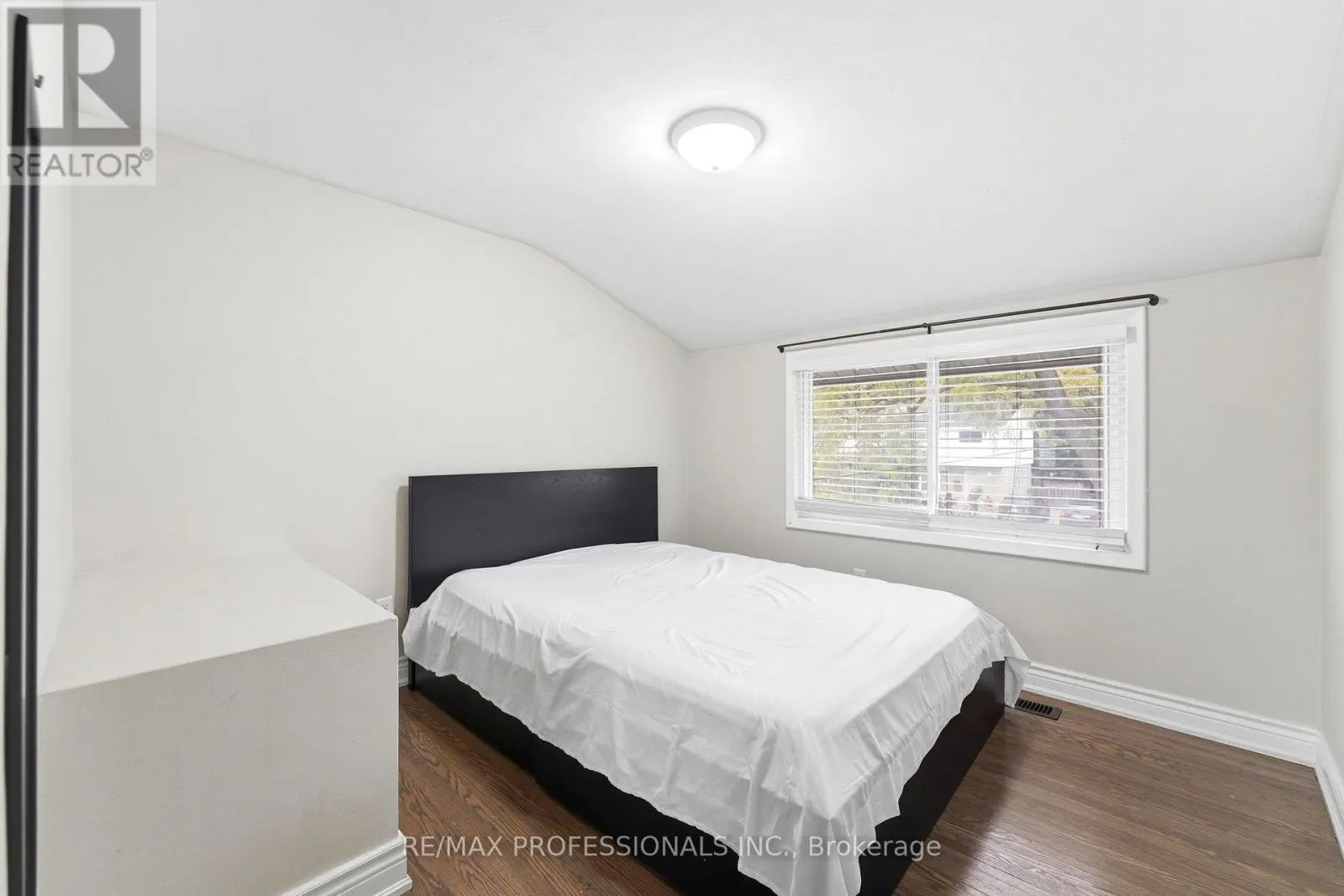 46 LILACSIDE DRIVE