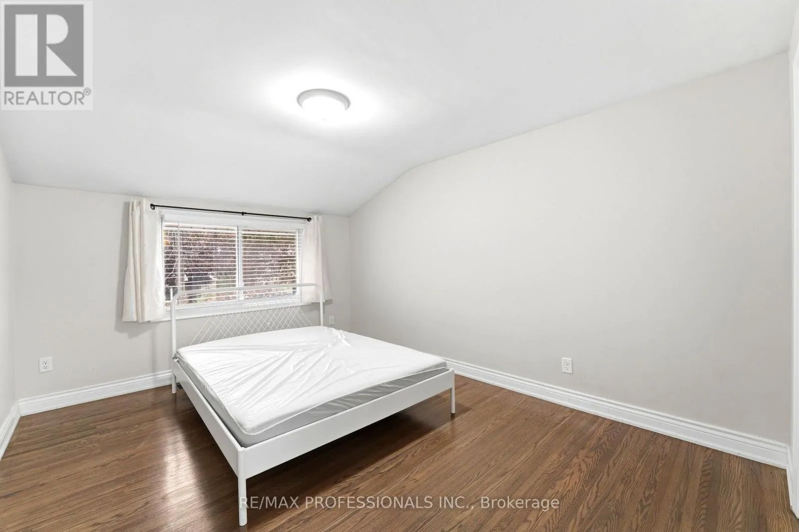 46 LILACSIDE DRIVE