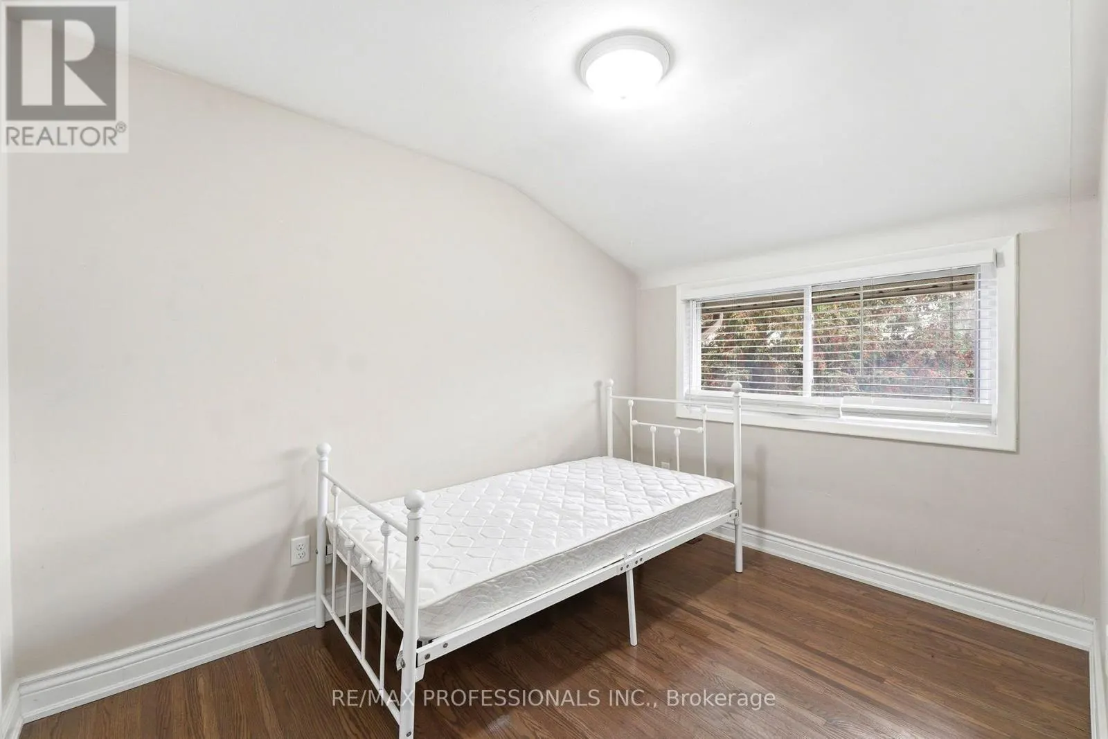46 LILACSIDE DRIVE