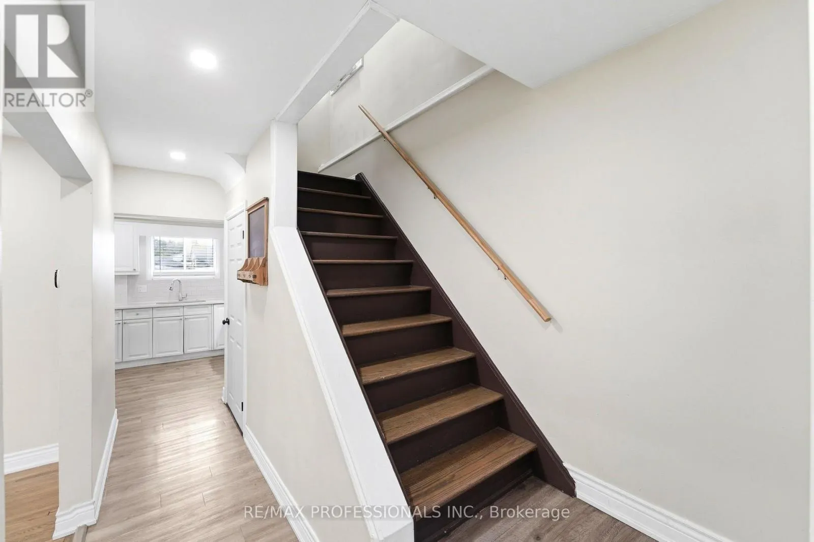 46 LILACSIDE DRIVE