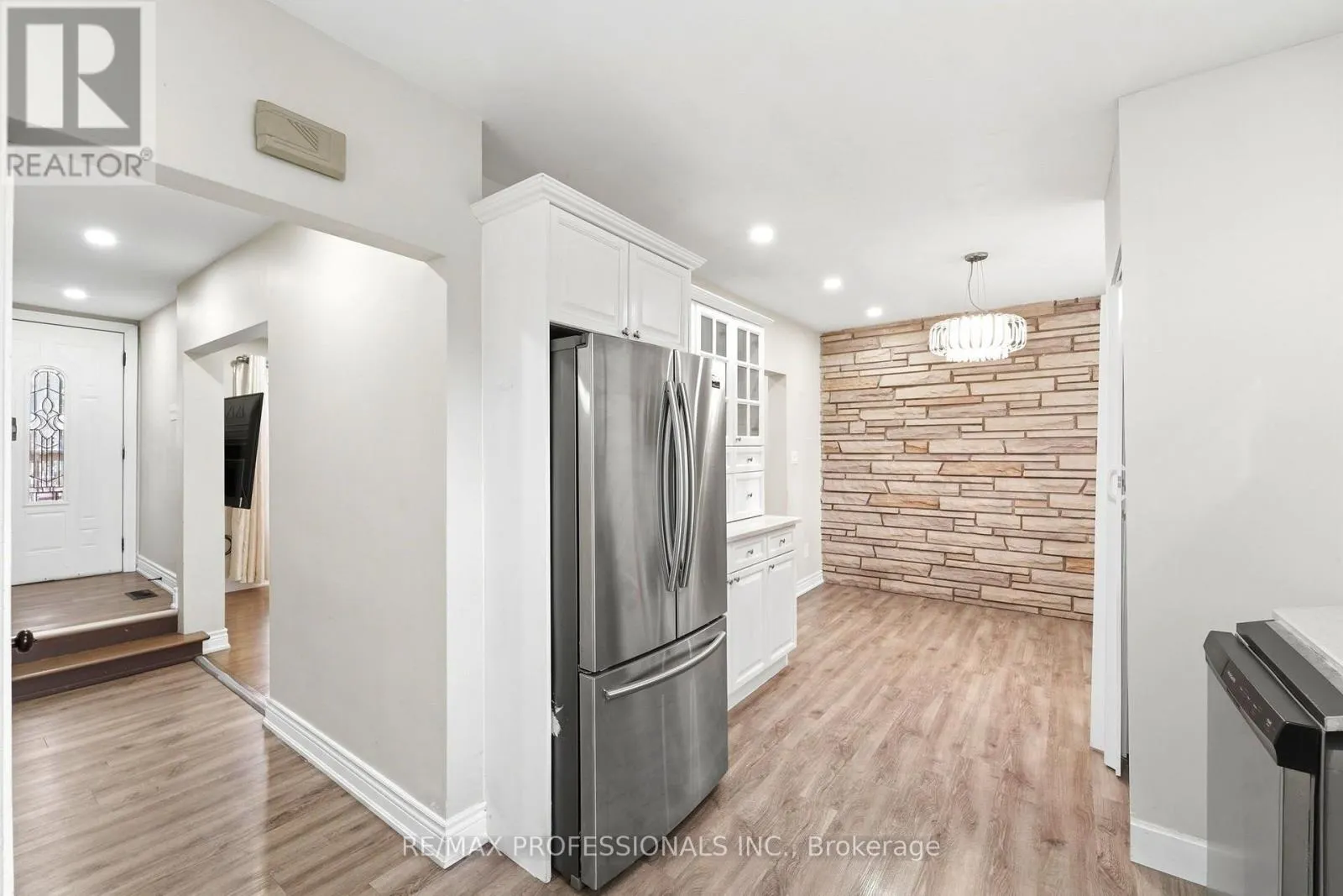 46 LILACSIDE DRIVE