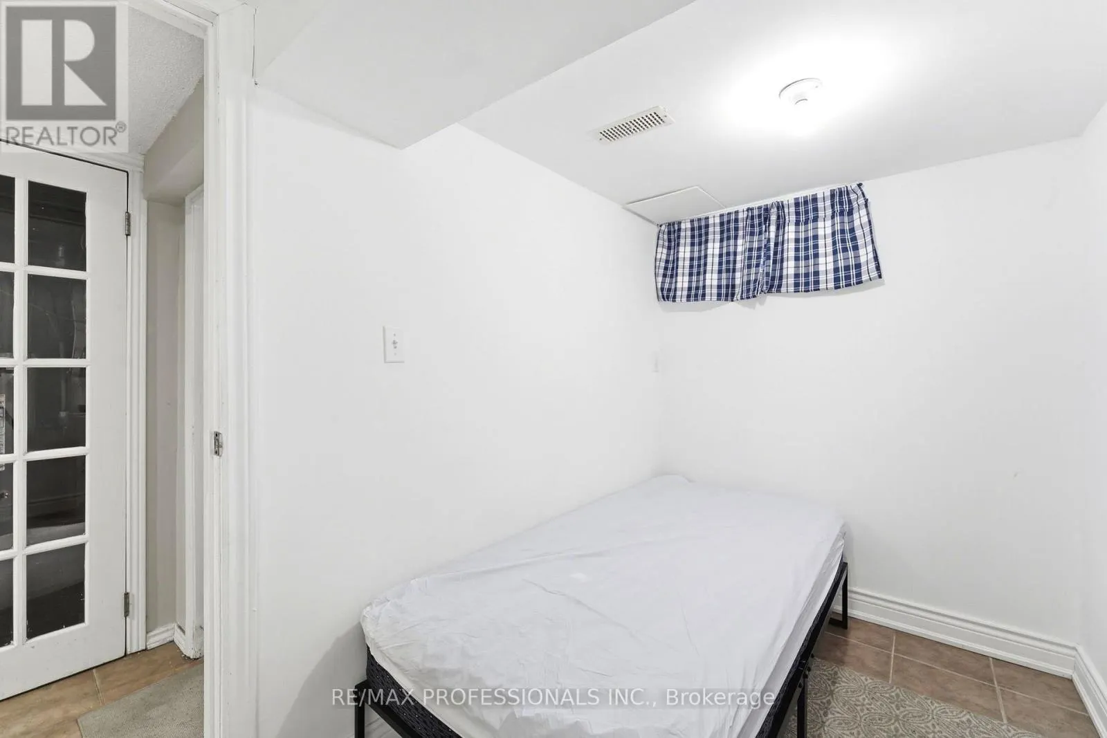 46 LILACSIDE DRIVE