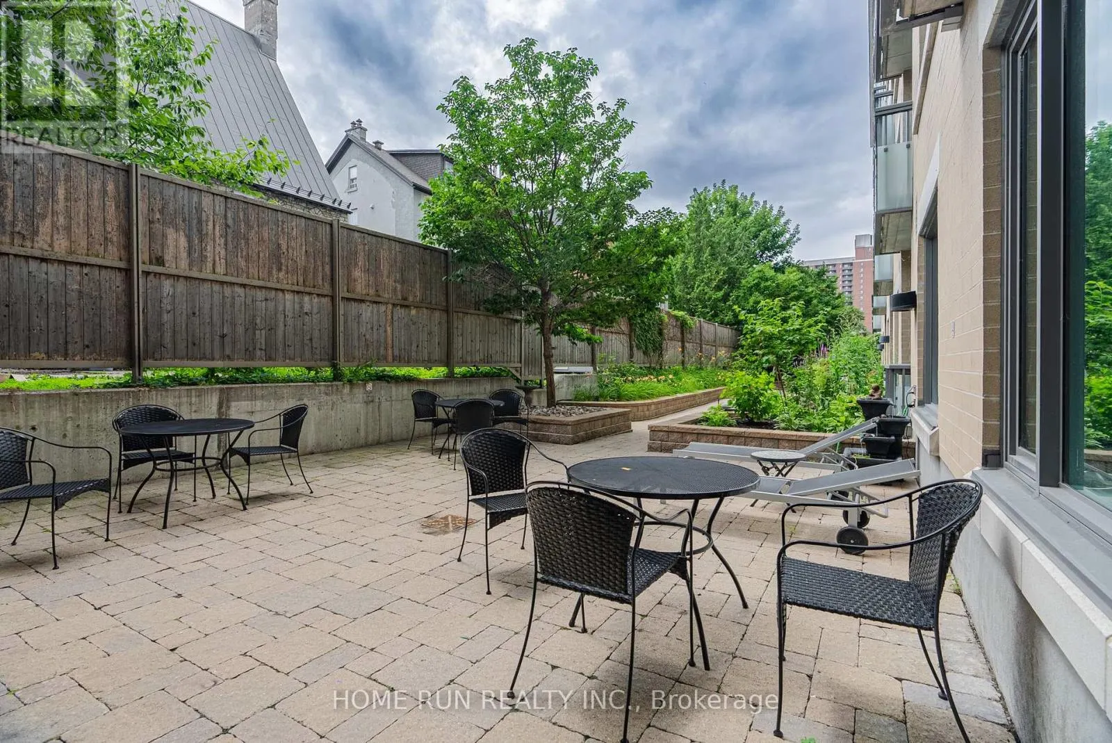 1407 - 238 BESSERER STREET