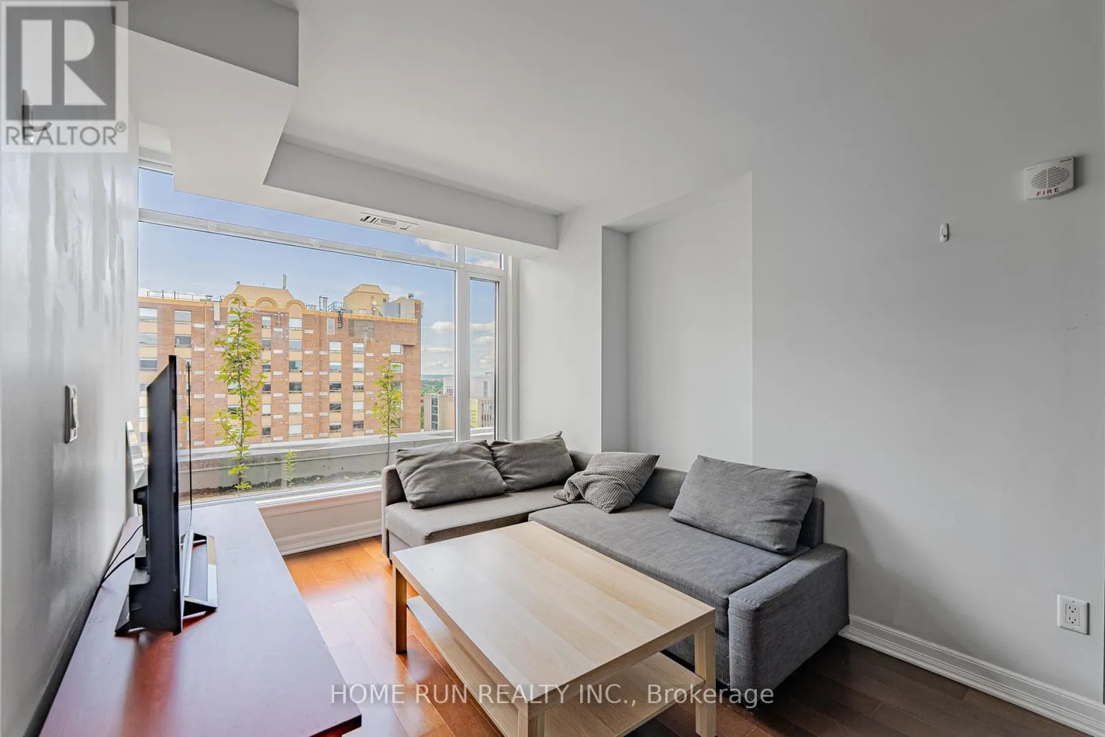 1407 - 238 BESSERER STREET