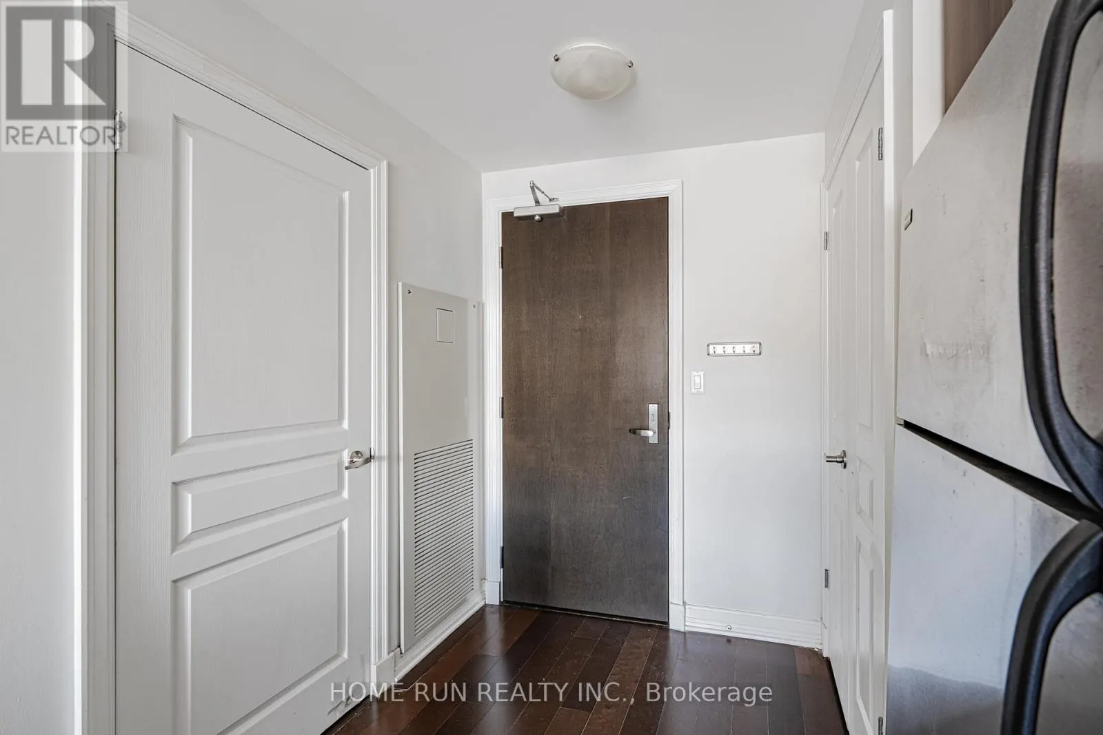 1407 - 238 BESSERER STREET