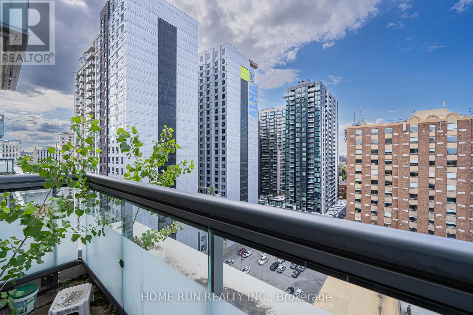 1407 - 238 BESSERER STREET
