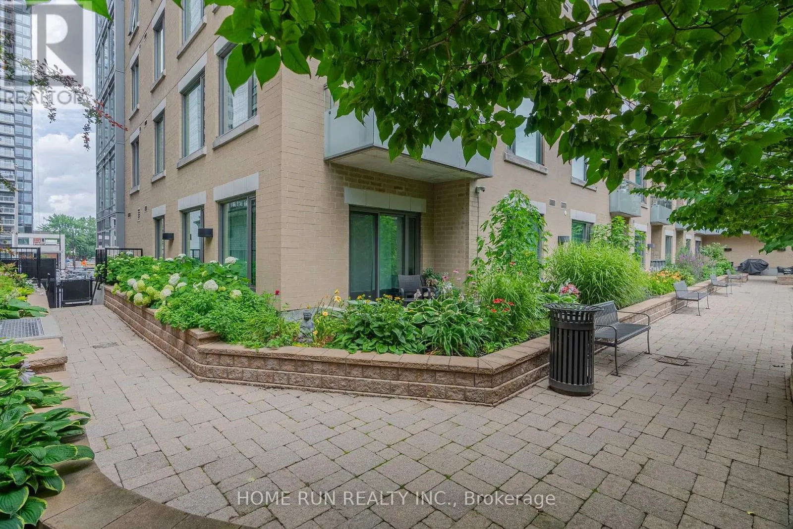 1407 - 238 BESSERER STREET