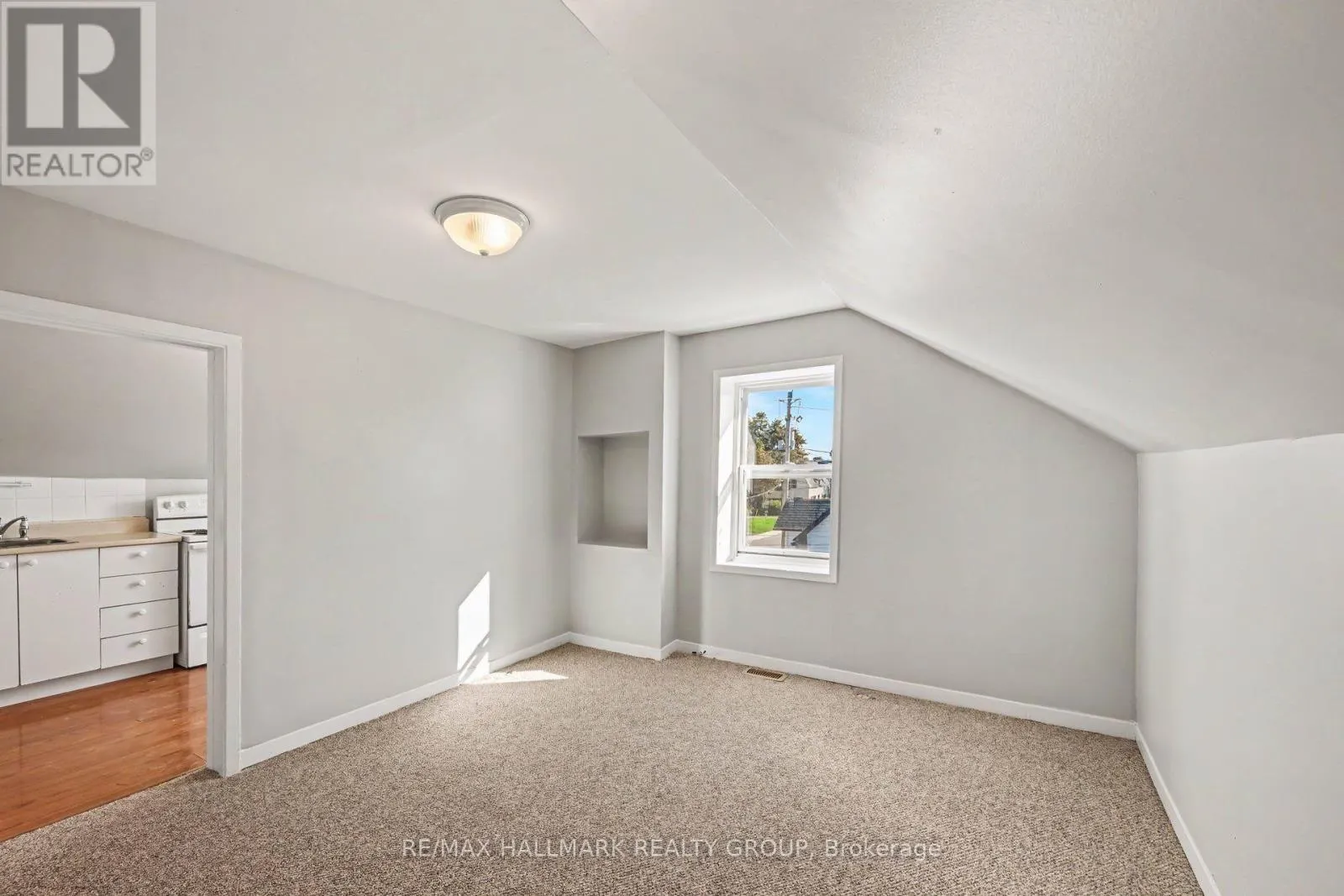 1 - 216 BELL STREET