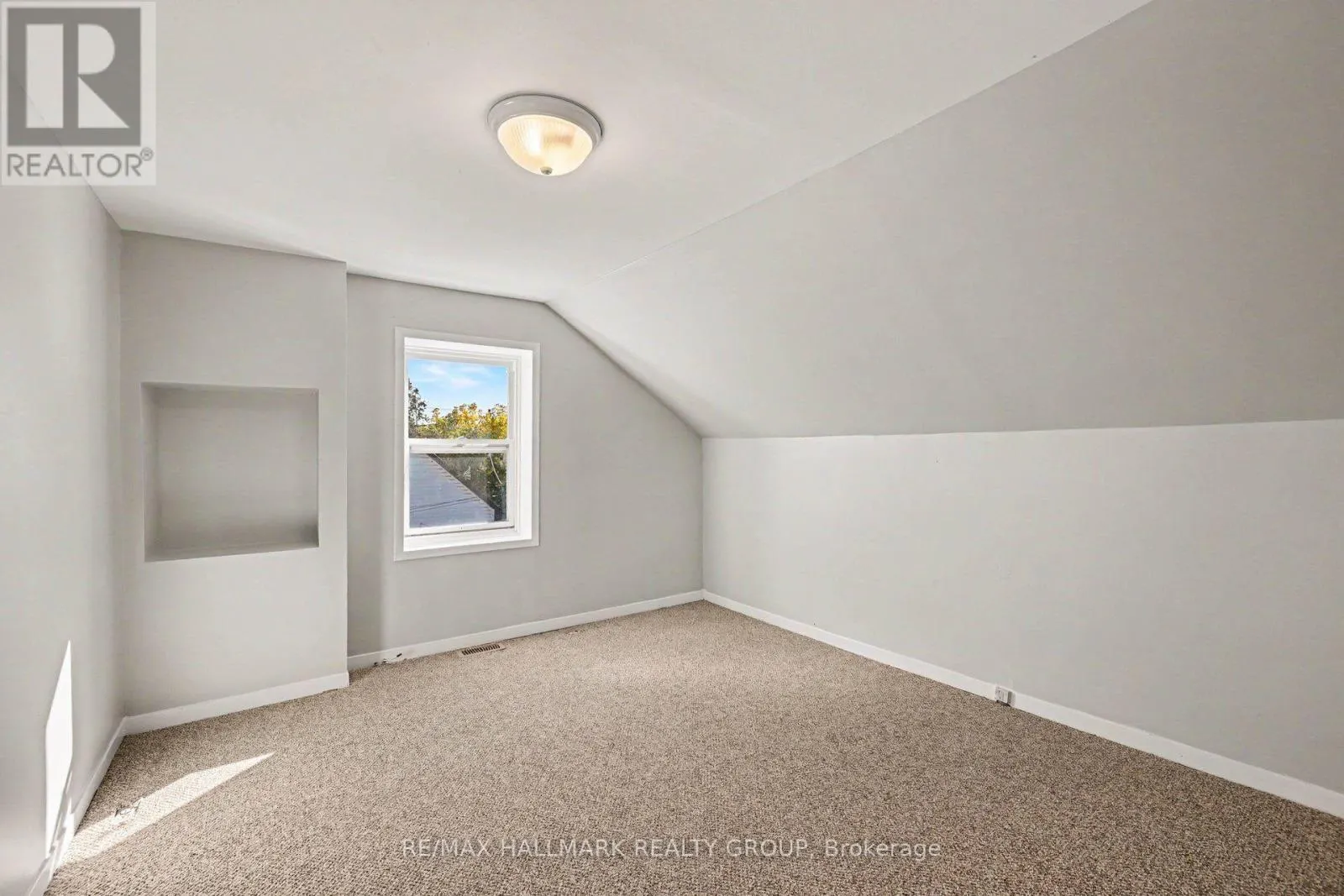 1 - 216 BELL STREET