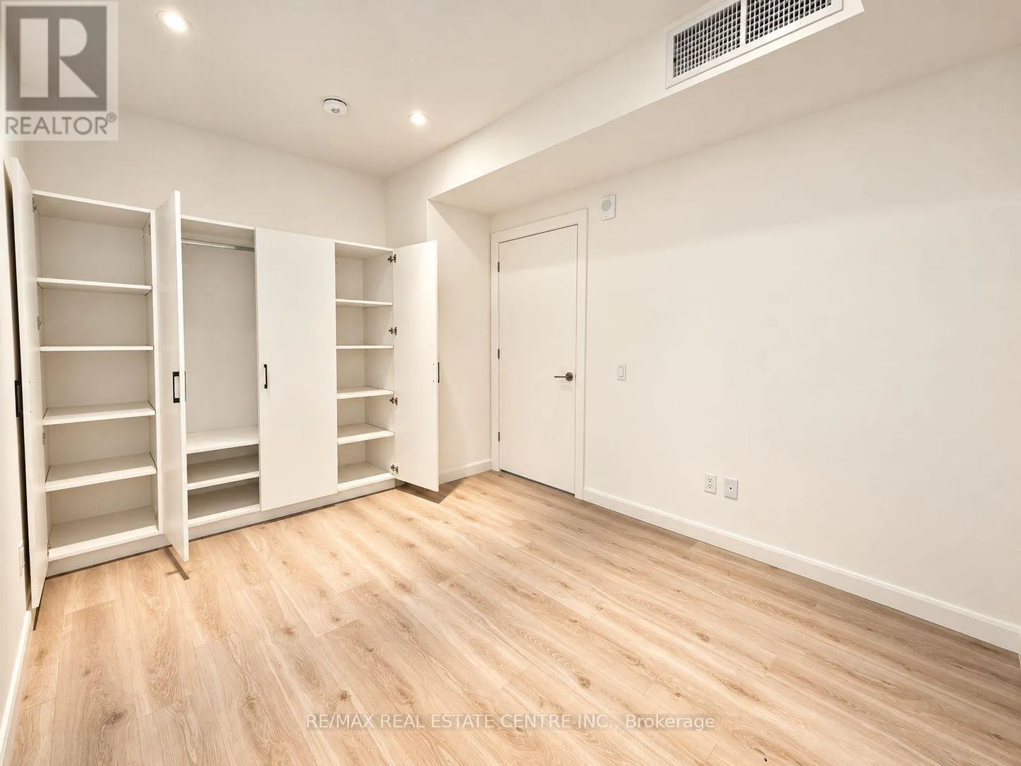1705 - 741 KING STREET W