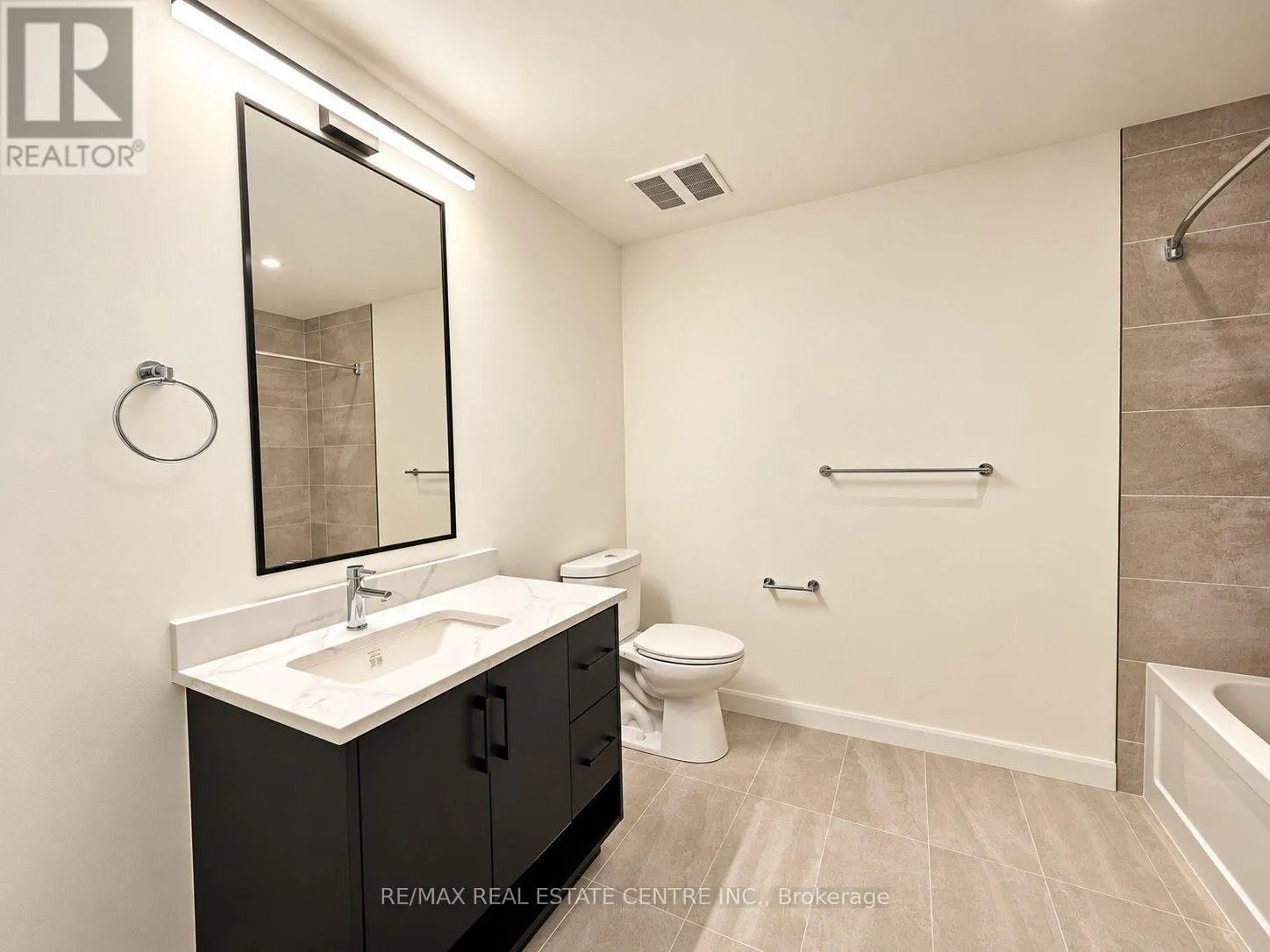 1705 - 741 KING STREET W