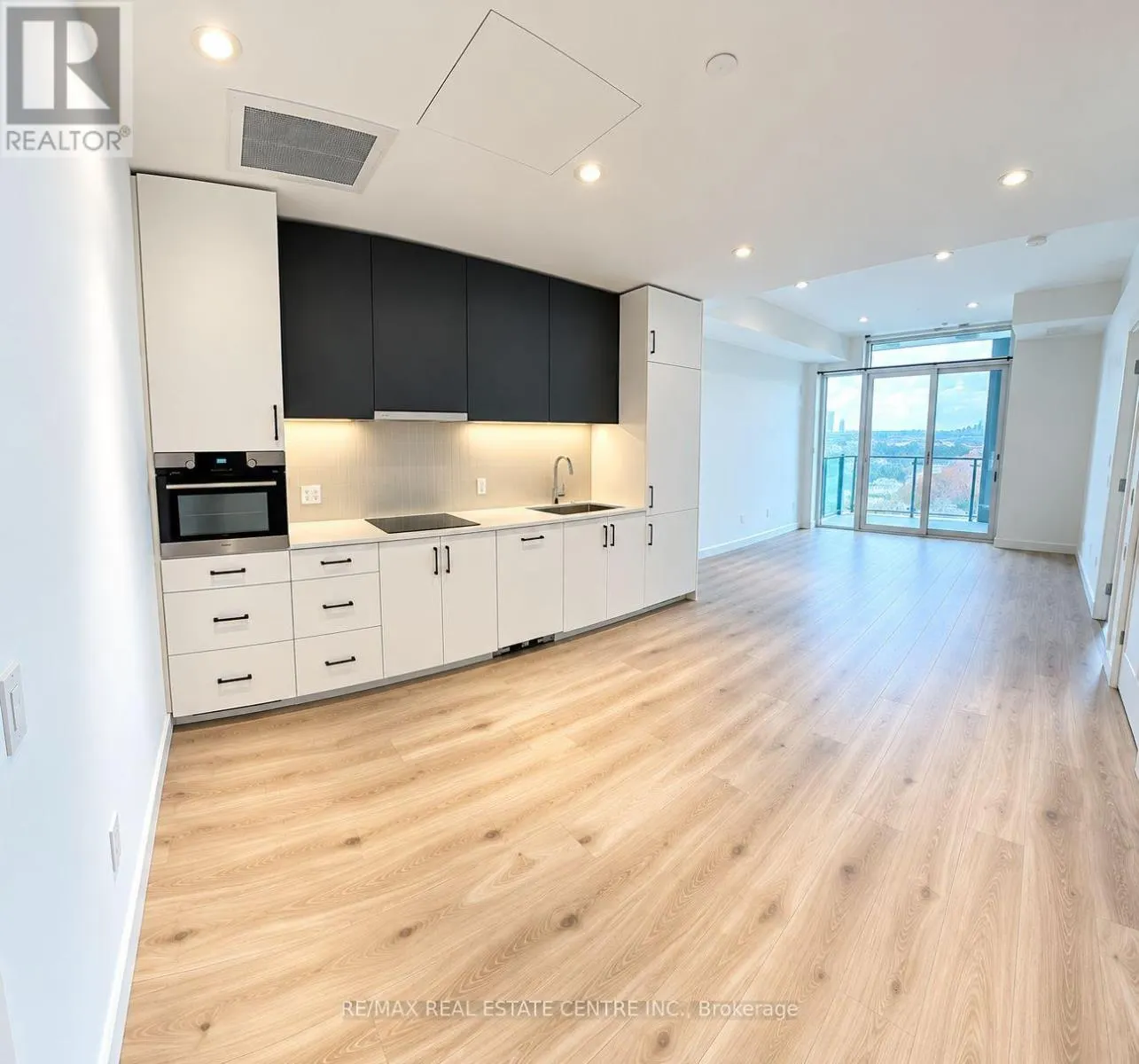 1705 - 741 KING STREET W