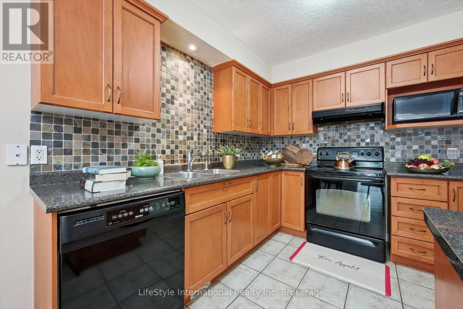 47 HASLER CRESCENT