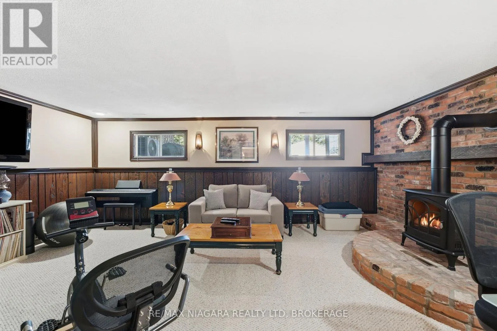 8372 MUNDARE CRESCENT