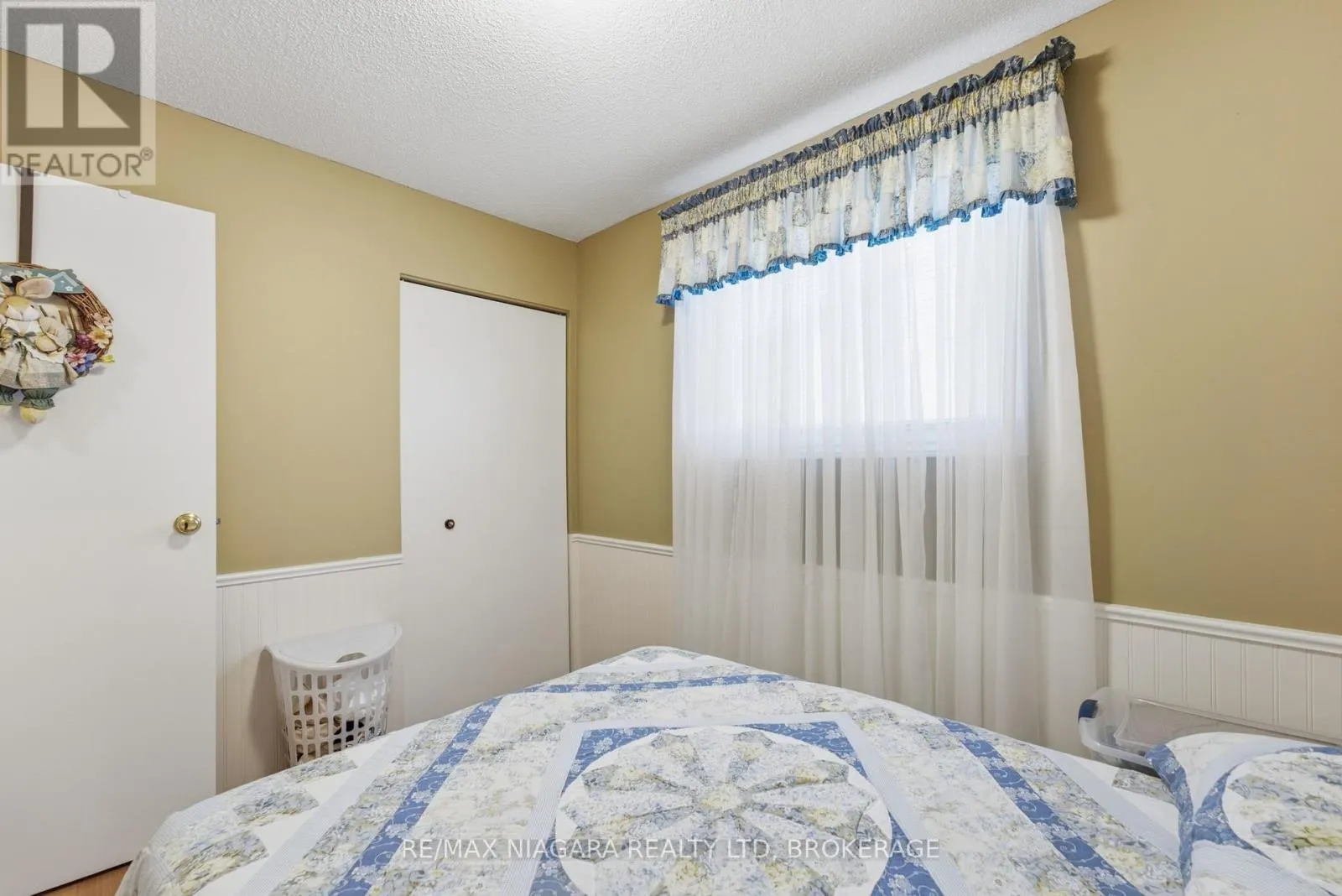 8372 MUNDARE CRESCENT