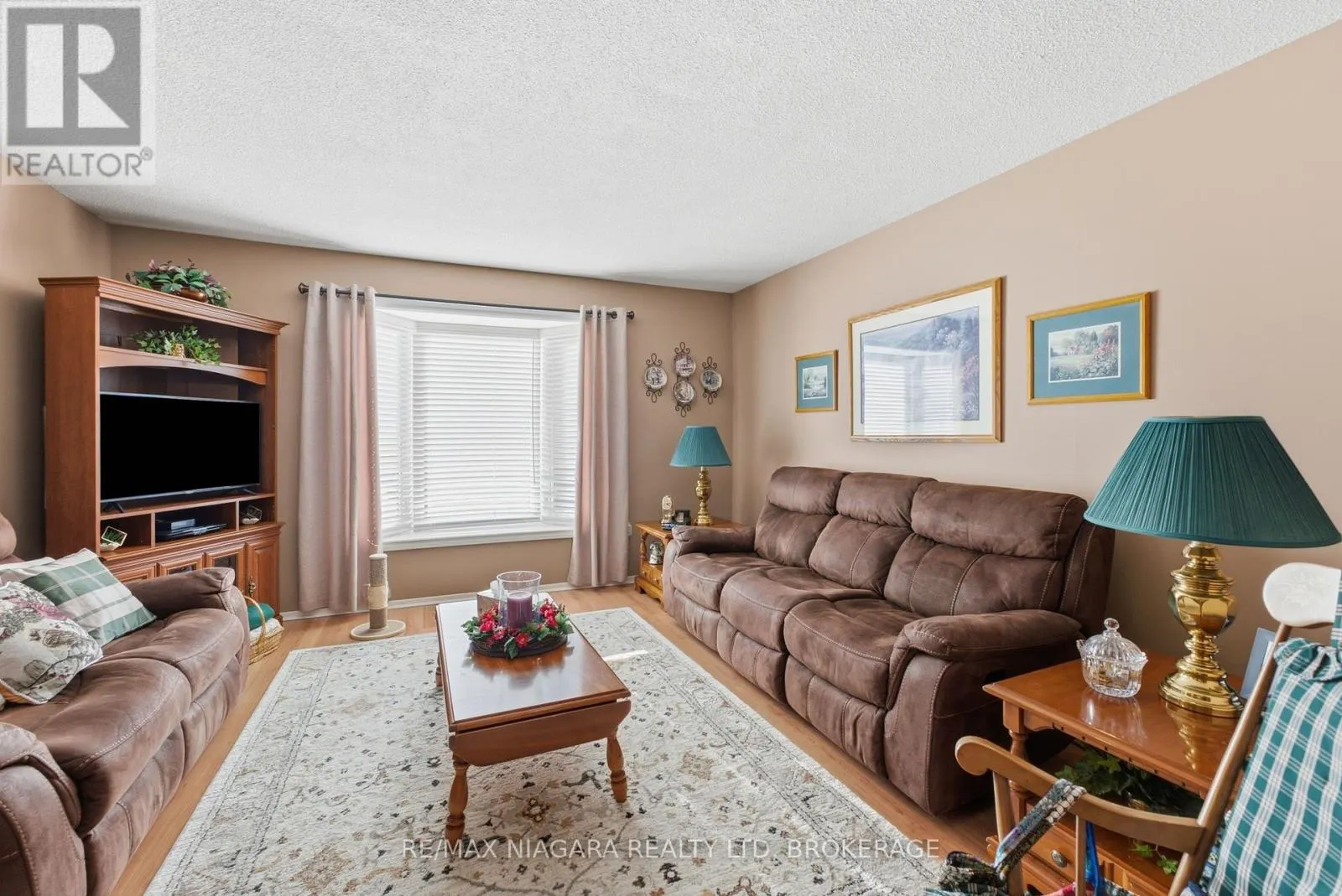 8372 MUNDARE CRESCENT