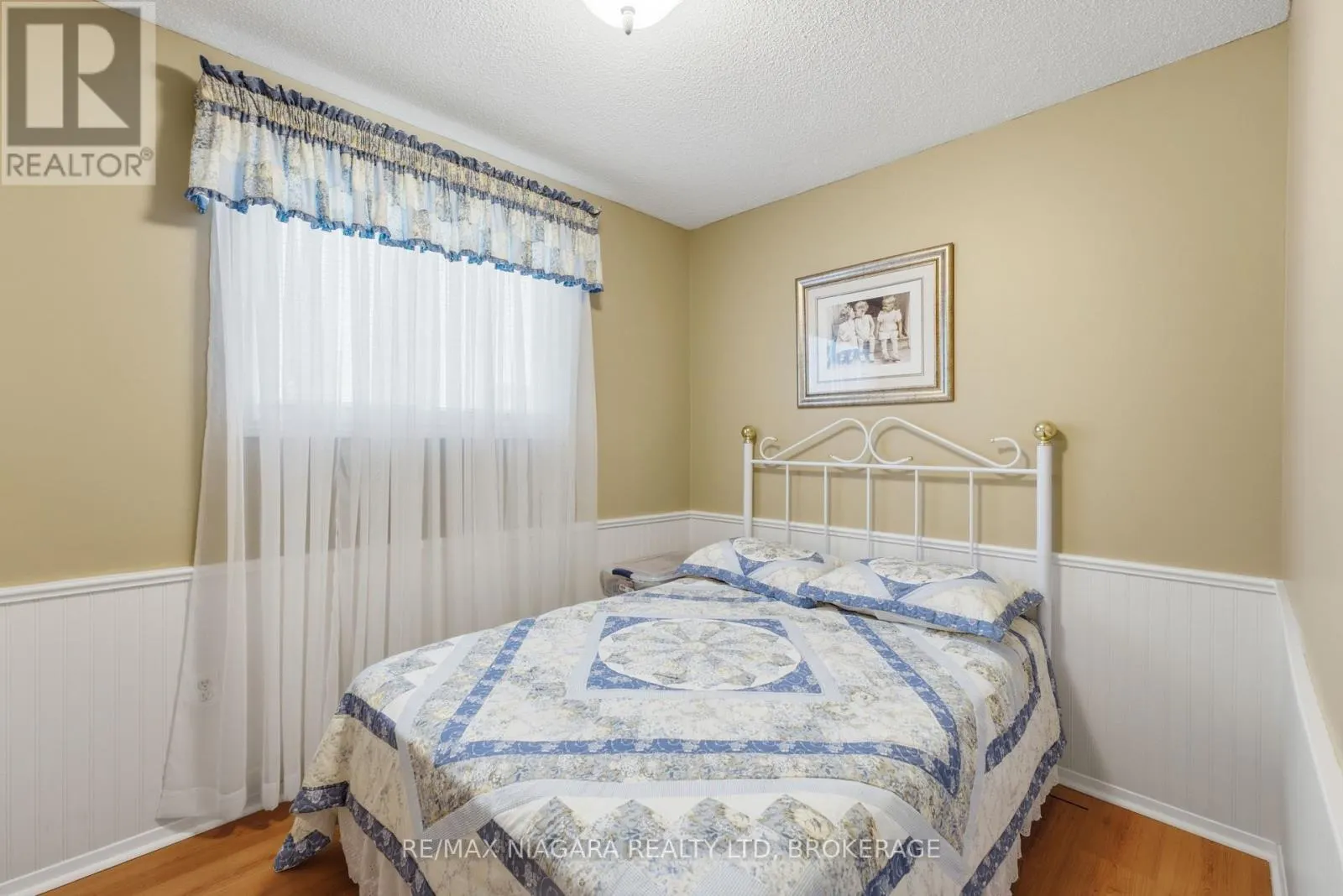 8372 MUNDARE CRESCENT