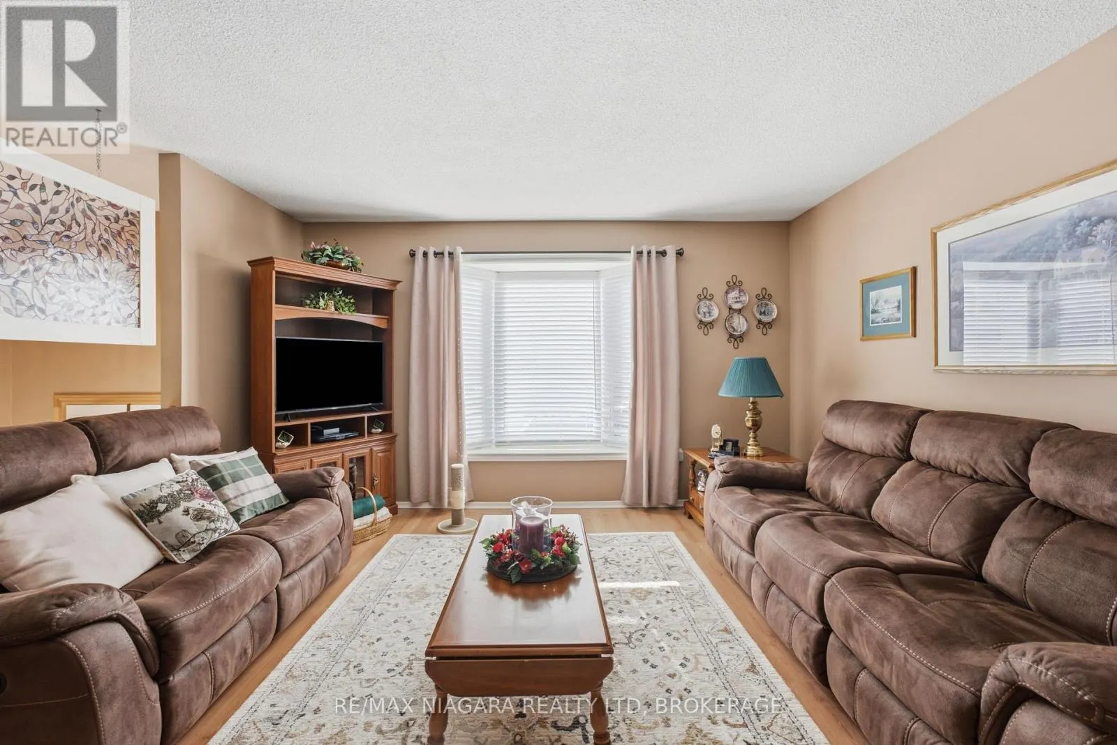 8372 MUNDARE CRESCENT