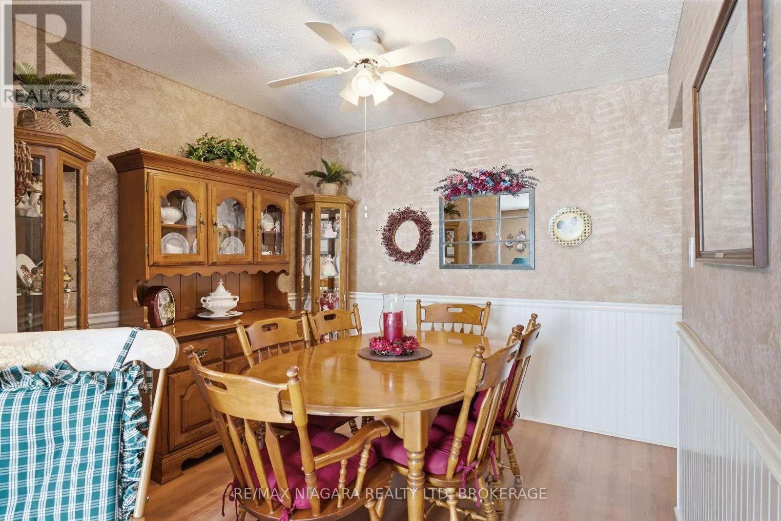 8372 MUNDARE CRESCENT