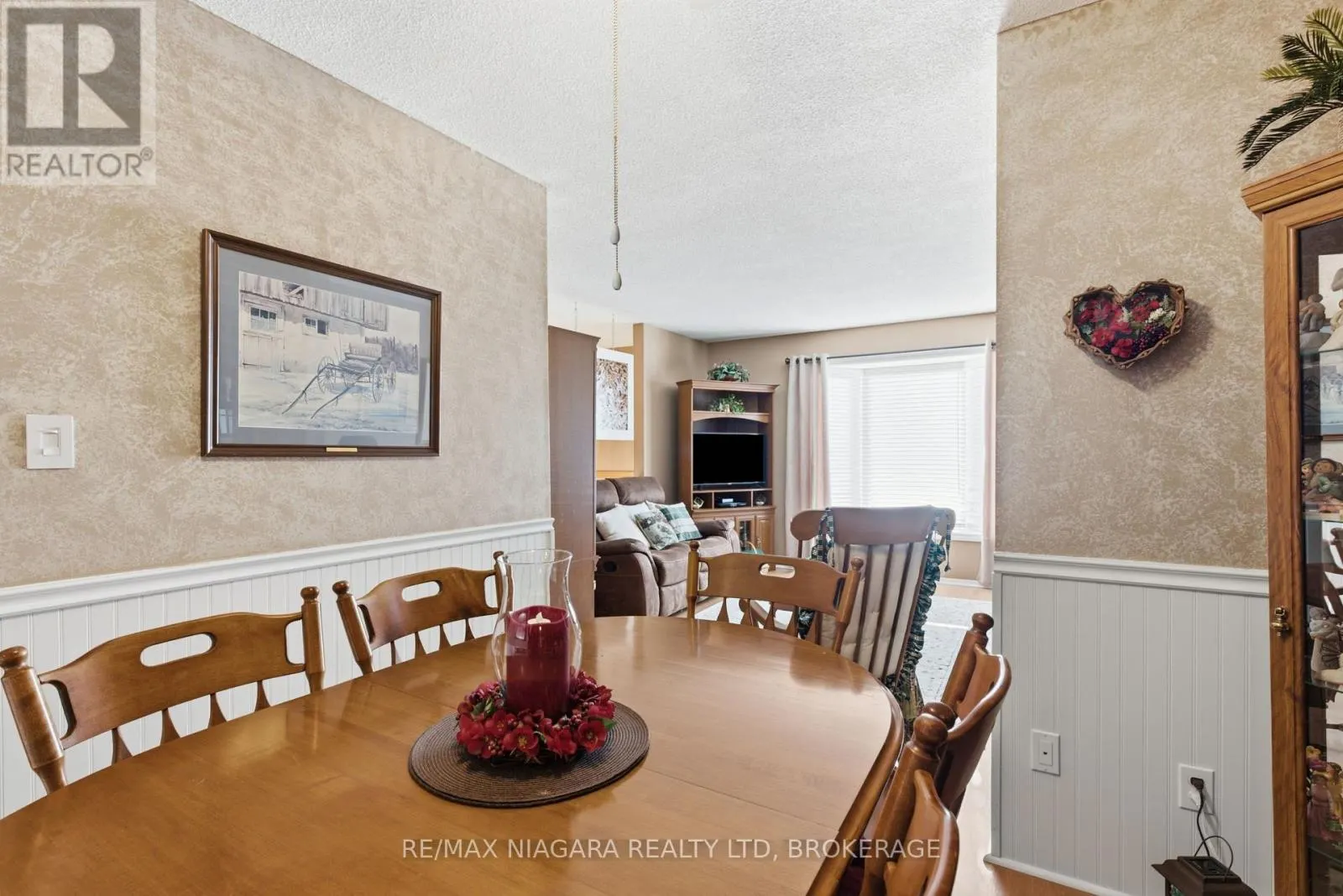 8372 MUNDARE CRESCENT