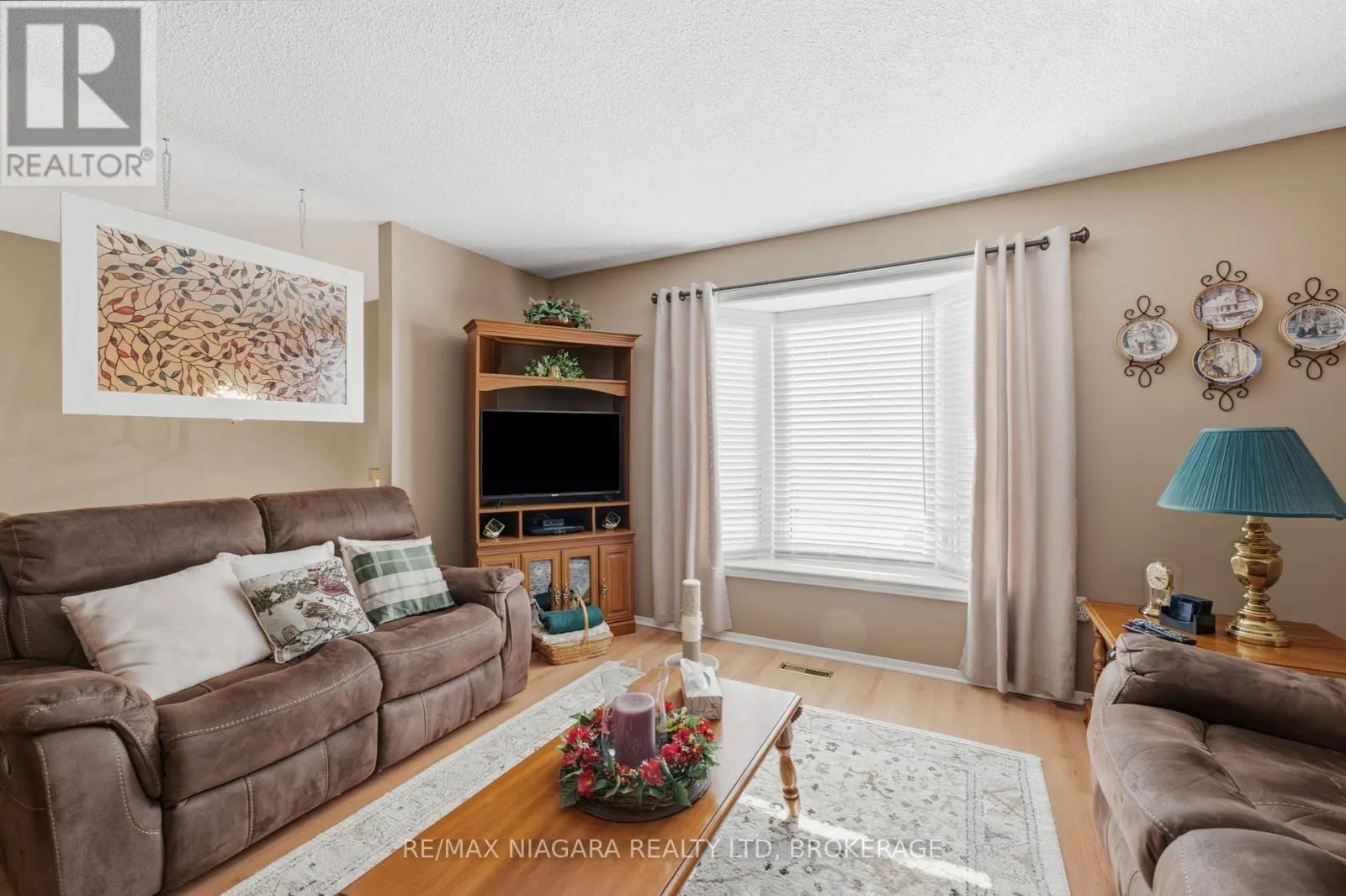 8372 MUNDARE CRESCENT