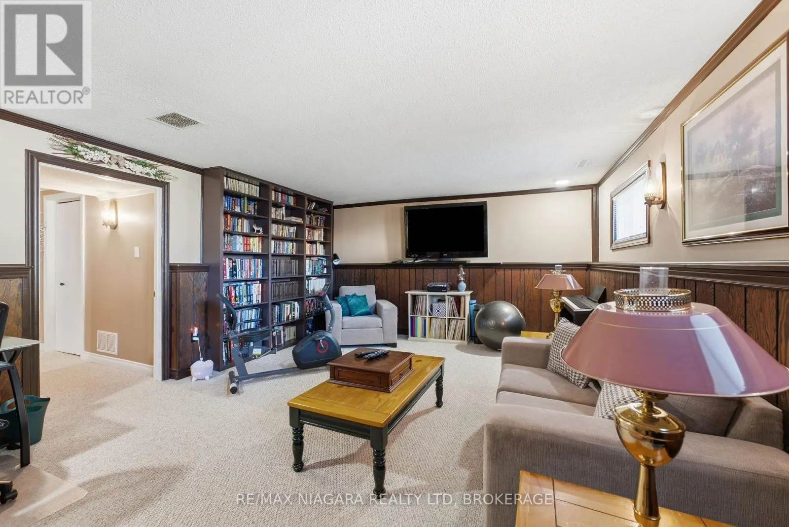 8372 MUNDARE CRESCENT