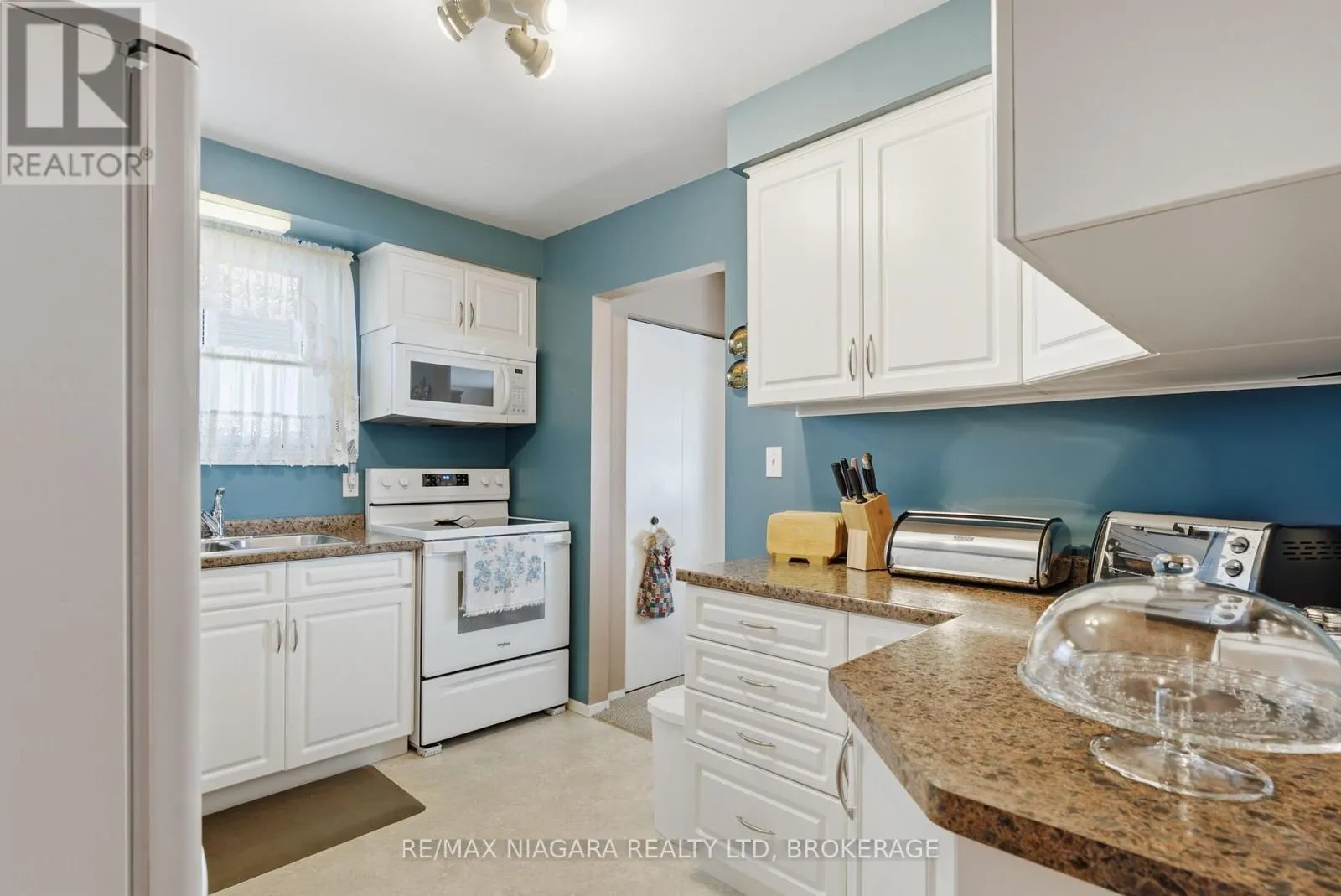 8372 MUNDARE CRESCENT