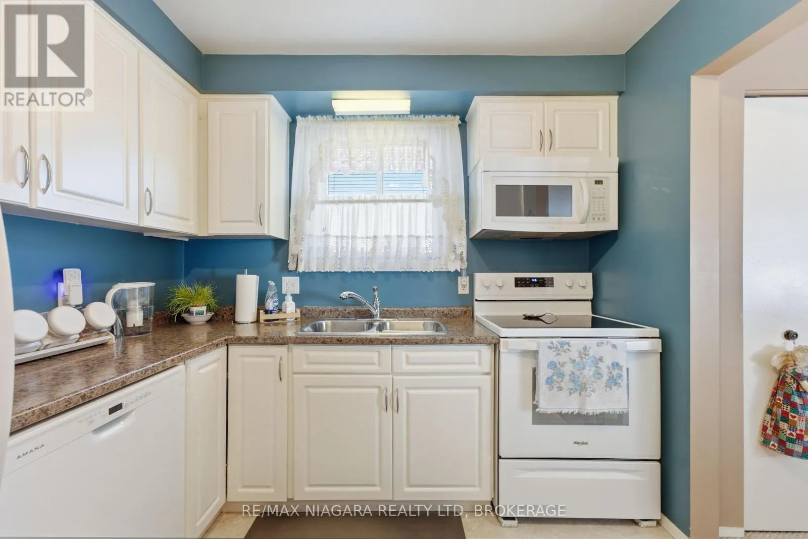 8372 MUNDARE CRESCENT