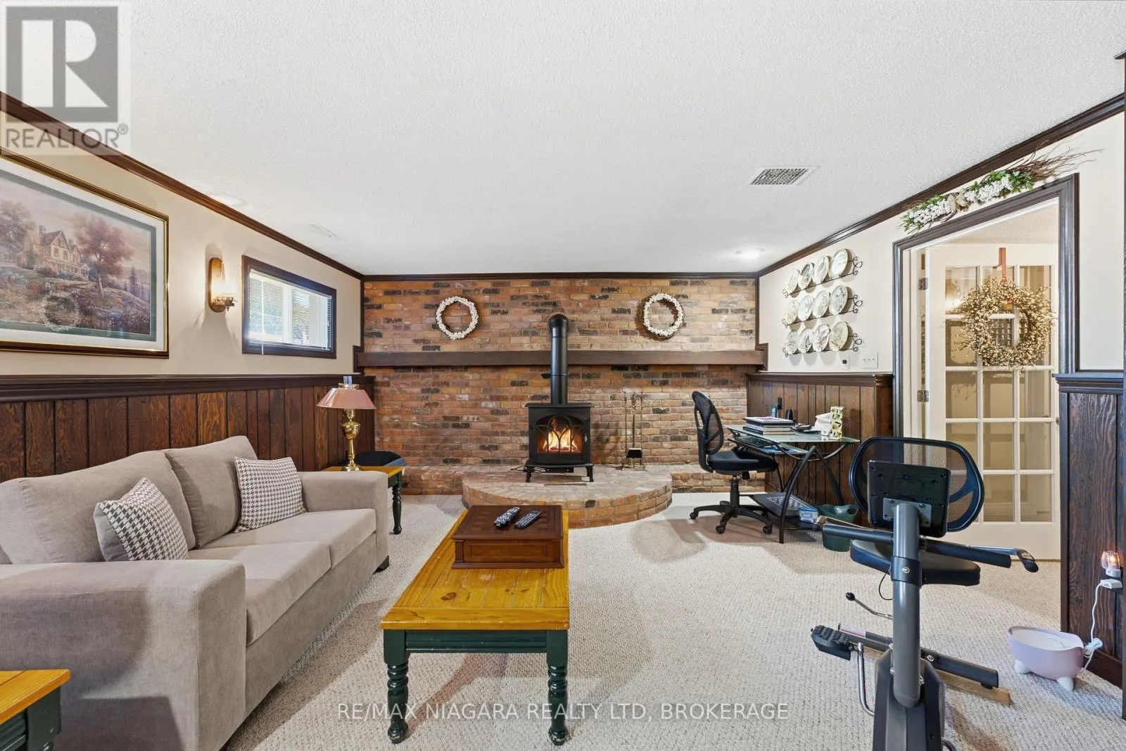 8372 MUNDARE CRESCENT