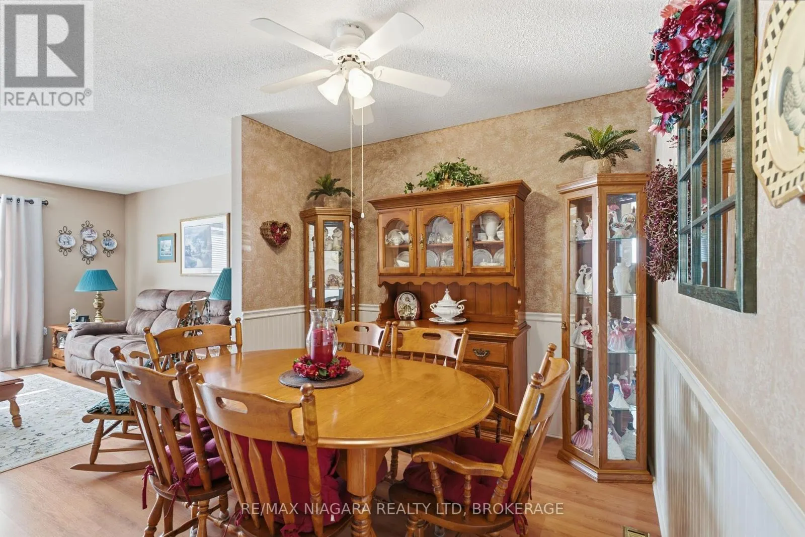 8372 MUNDARE CRESCENT