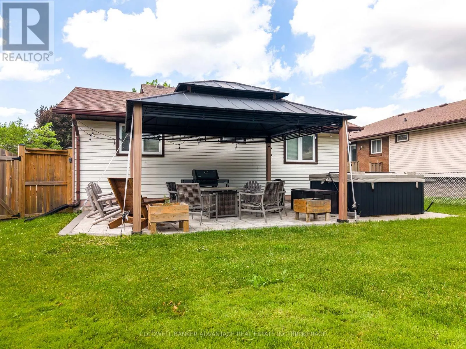 25 NEWLEAF CRESCENT