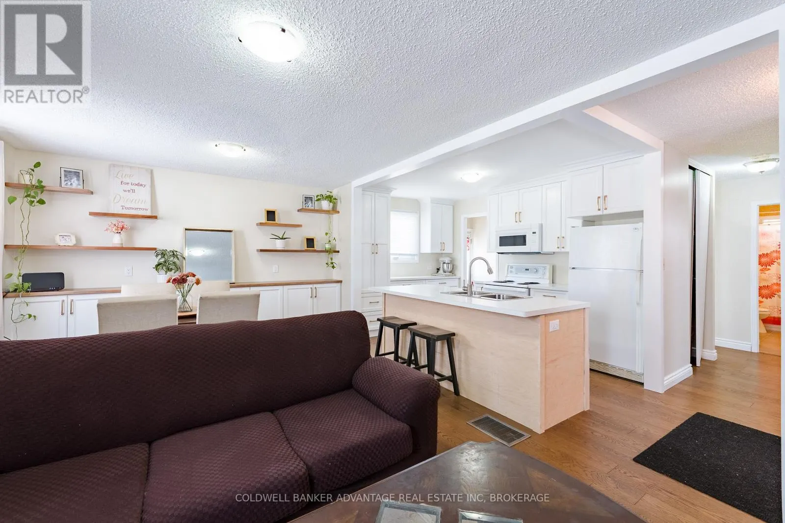 25 NEWLEAF CRESCENT