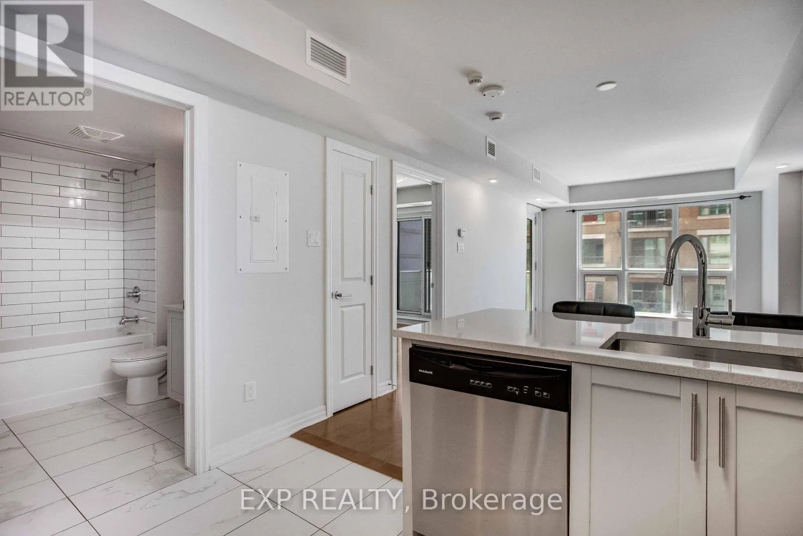 405 - 195 BESSERER STREET