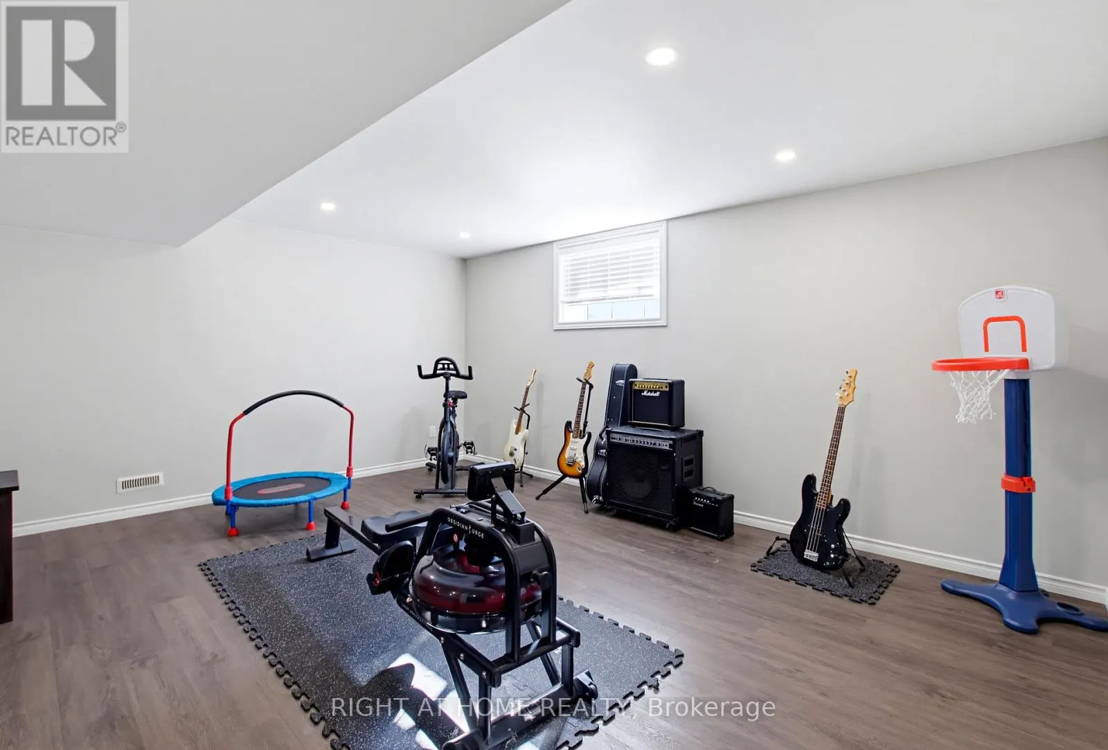 156 WINTERMUTE COURT E
