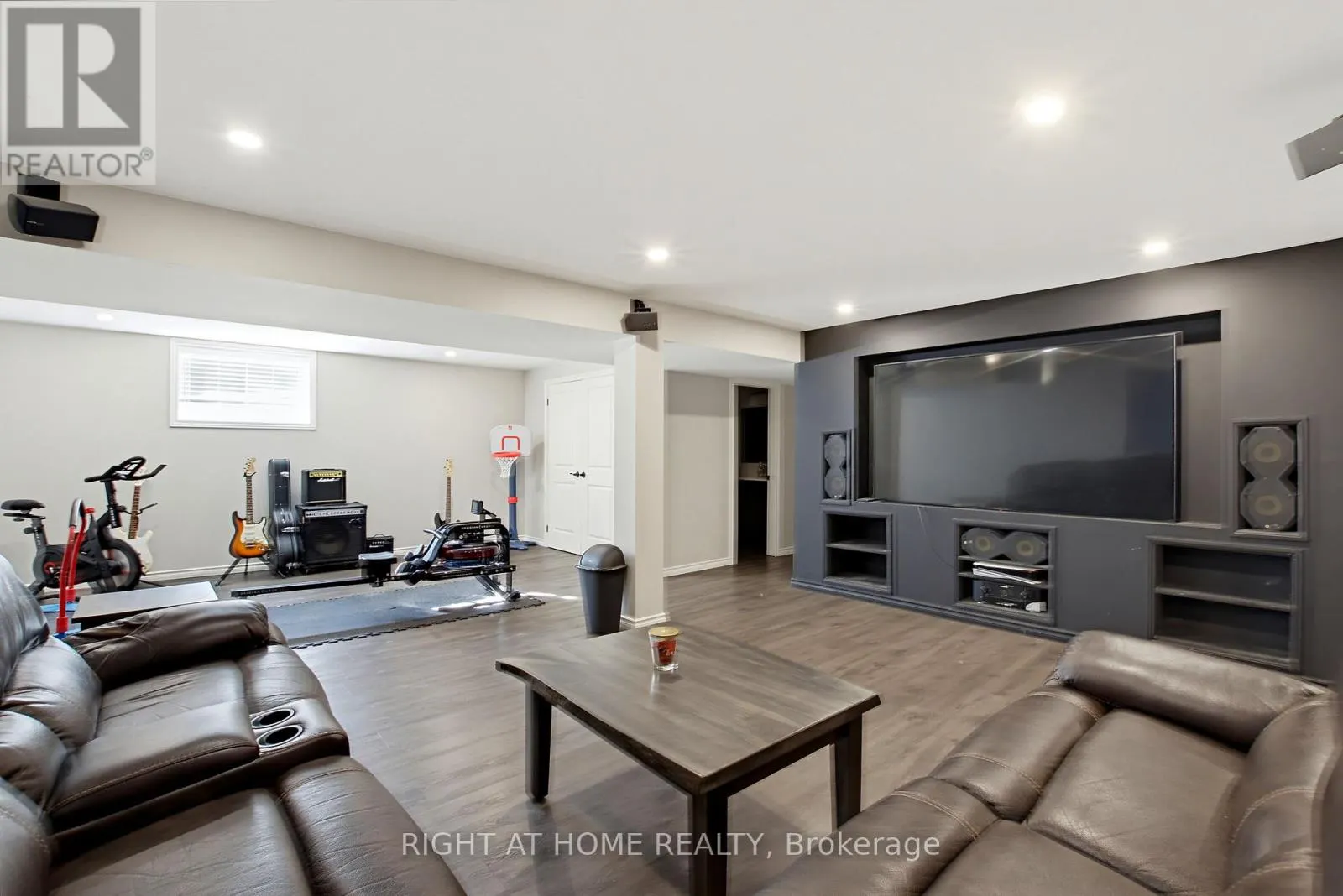 156 WINTERMUTE COURT E