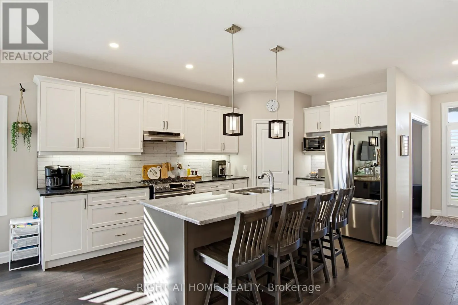 156 WINTERMUTE COURT E