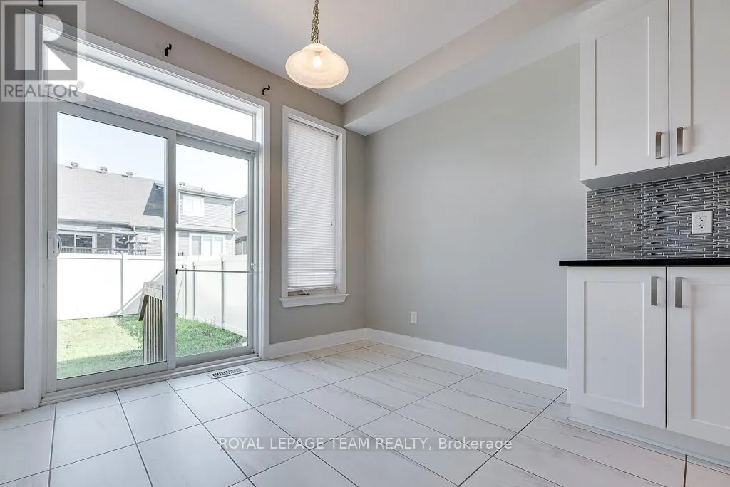 324 FERGUS CRESCENT