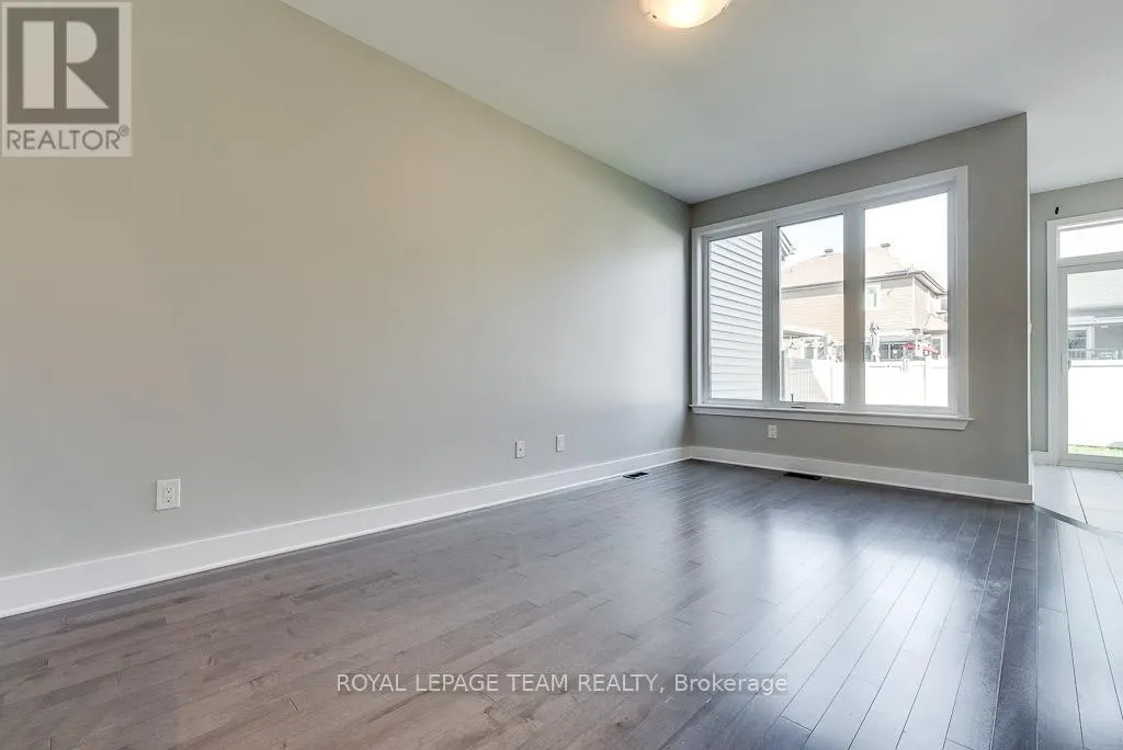 324 FERGUS CRESCENT