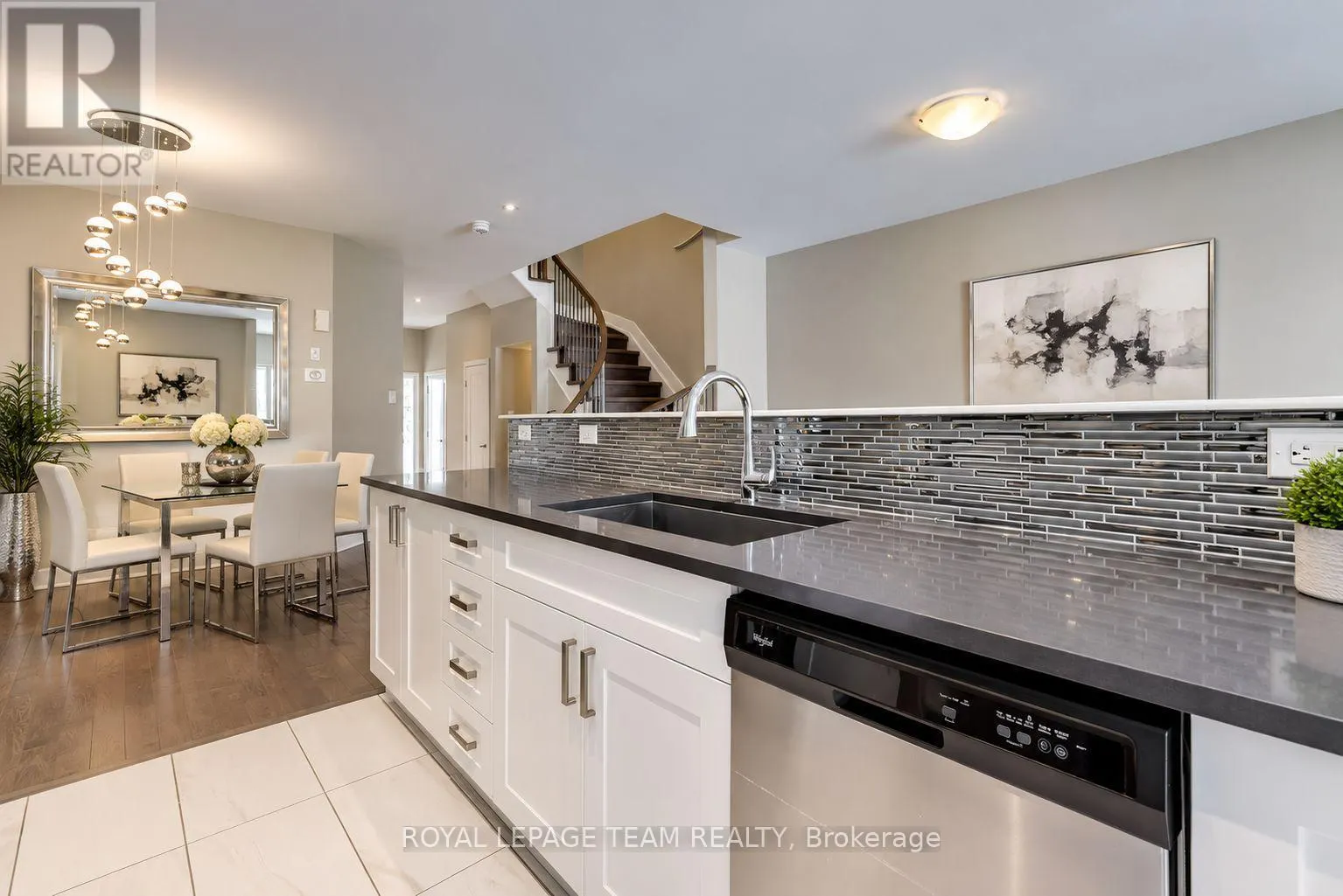 324 FERGUS CRESCENT